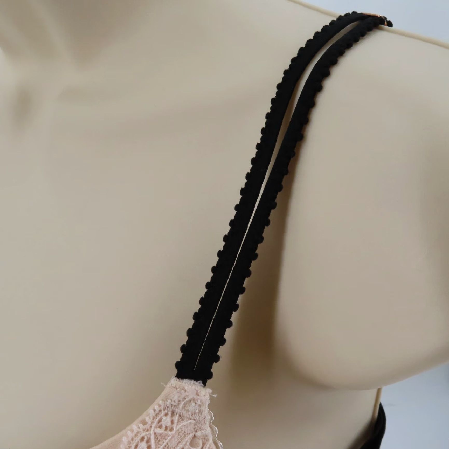 Victoria's Secret Victorias Secret 32D Very Sexy Push Up Bra Cream Lace Black Padded Underwire Size ONE SIZE - 5 Thumbnail