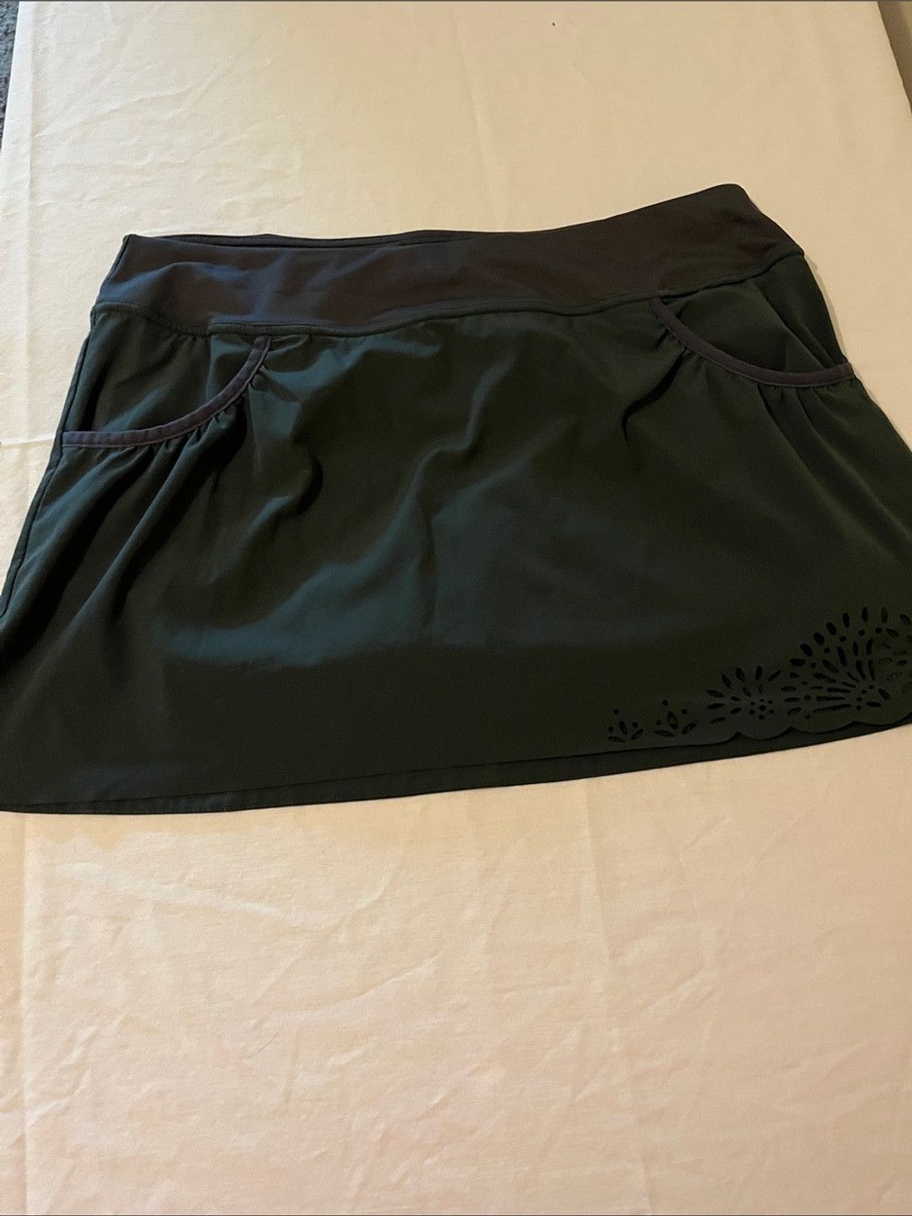 Athleta Athleta Women's gray Active Skort with Laser-Cut Detail Size 30" / US 8 / IT 44 - 1 Thumbnail