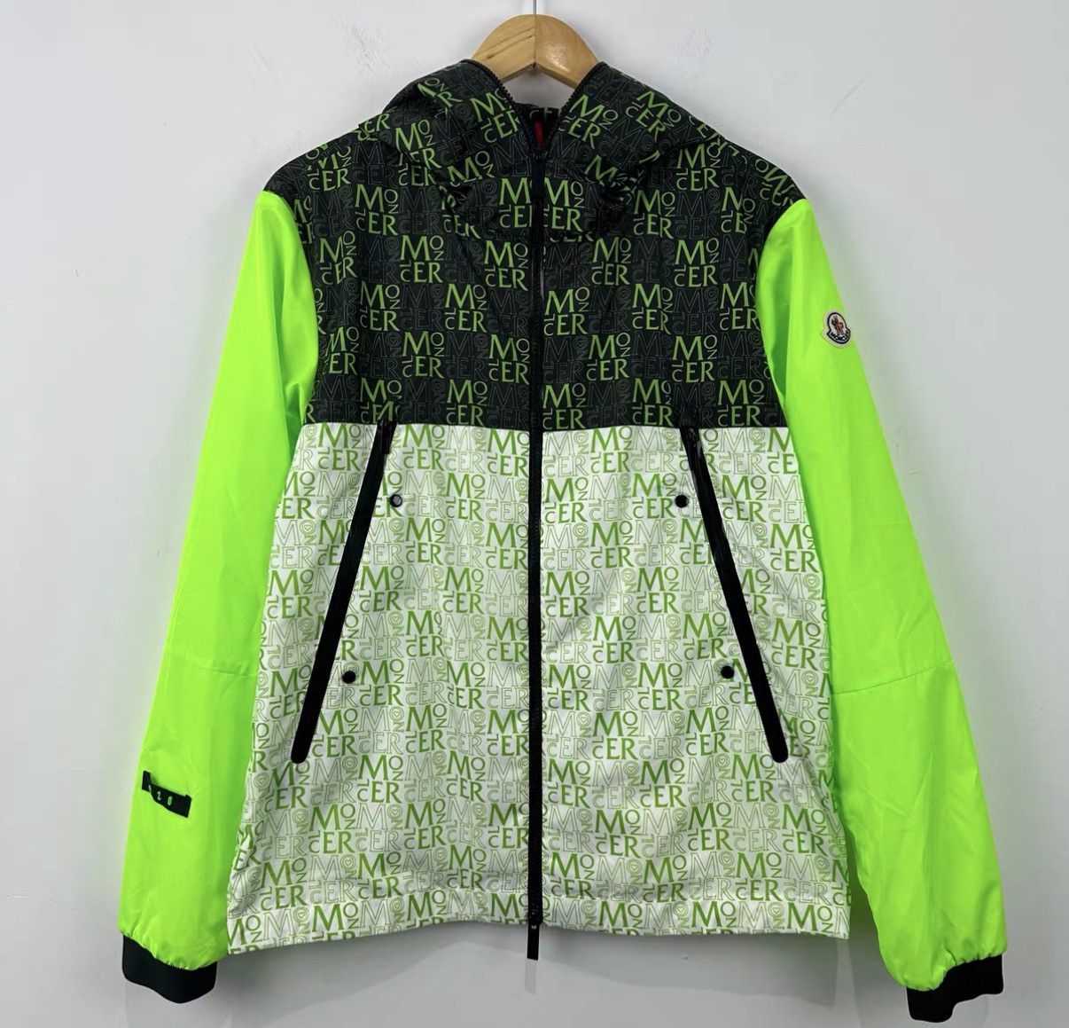 Moncler Moncler All-over Print Zipper Jacket J42 Size US S / EU 44-46 / 1 - 1 Thumbnail