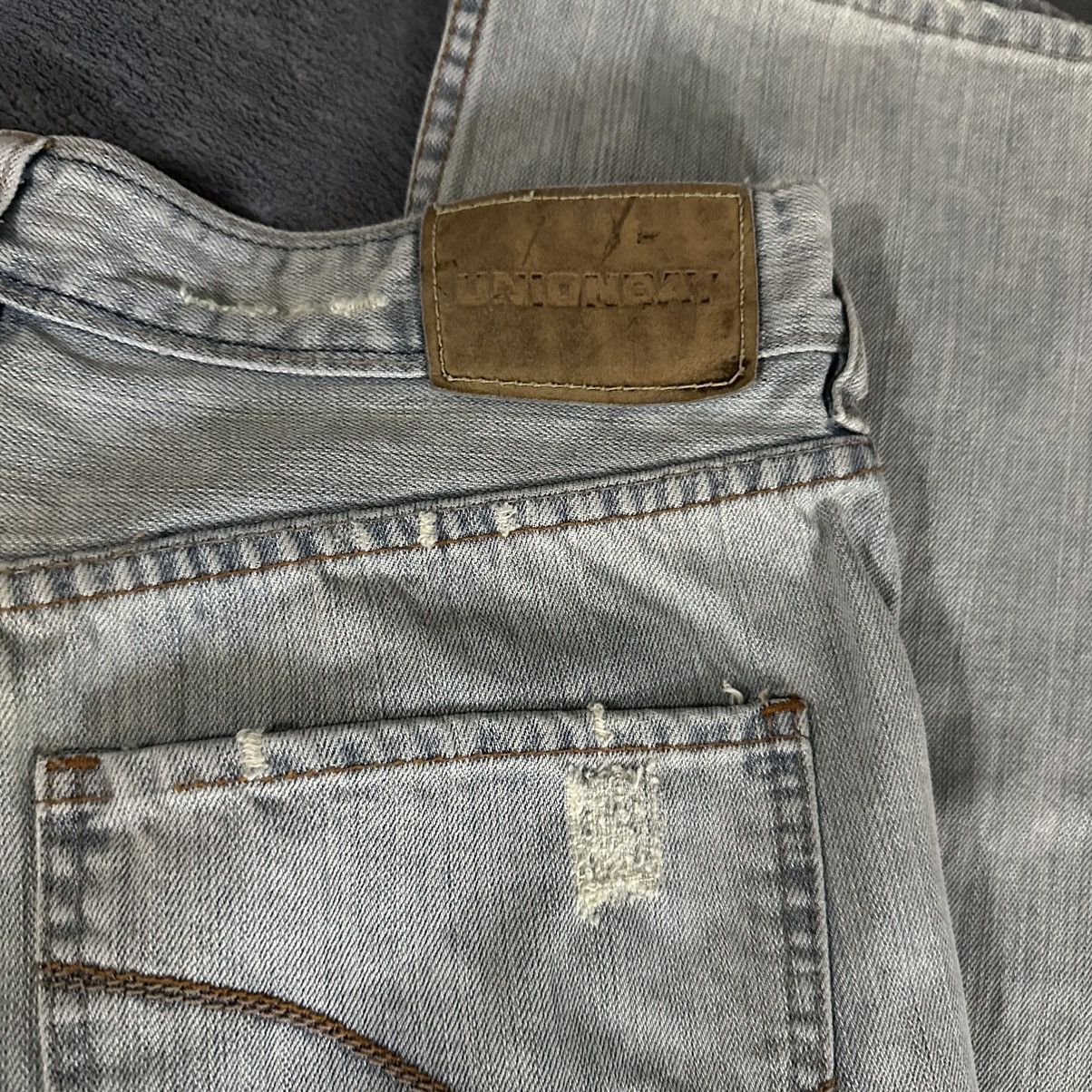 UNIONBAY Vintage Union Bay Distressed Light Wash Jeans Size US 31 - 4 Thumbnail