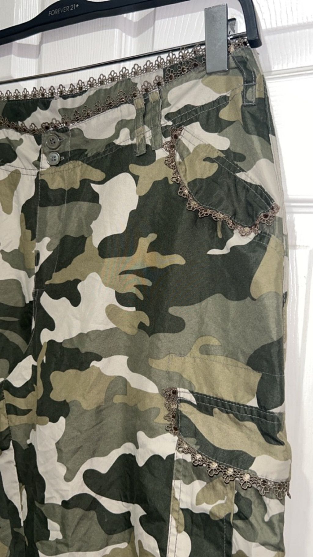 Cartoon Network Women's Cato Camo Cargo Shorts L Green Beige Size 33" - 2 Thumbnail