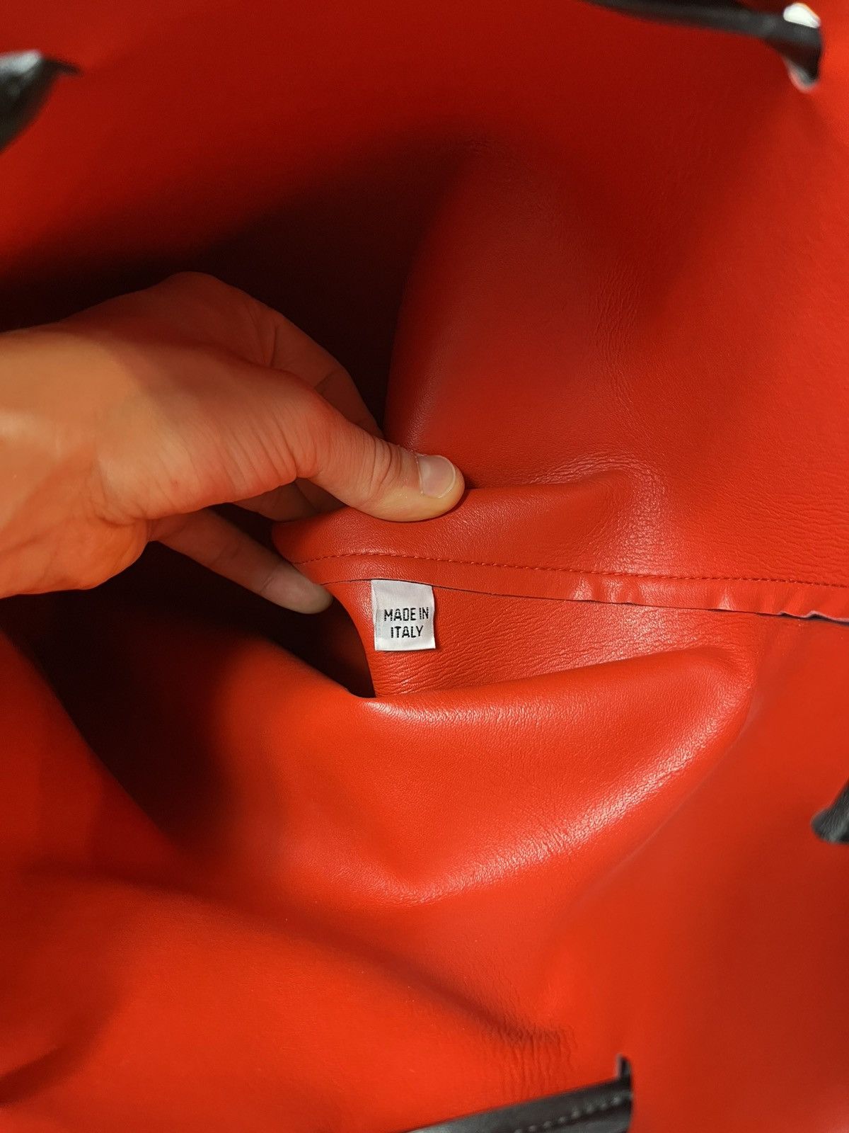 Mansur Gavriel Mansur Gavriel leather bucket bag black red big crossbody Size ONE SIZE - 13 Thumbnail