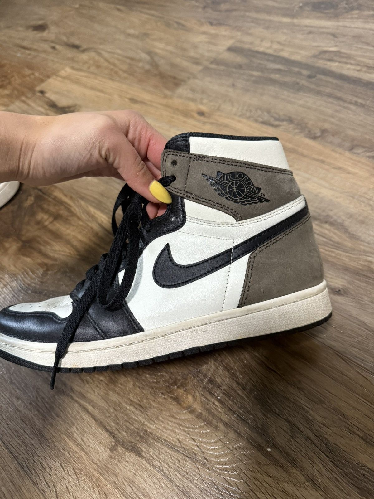 Nike Jordan 1 Retro High Mocha Size US 8 / EU 41 - 3 Thumbnail