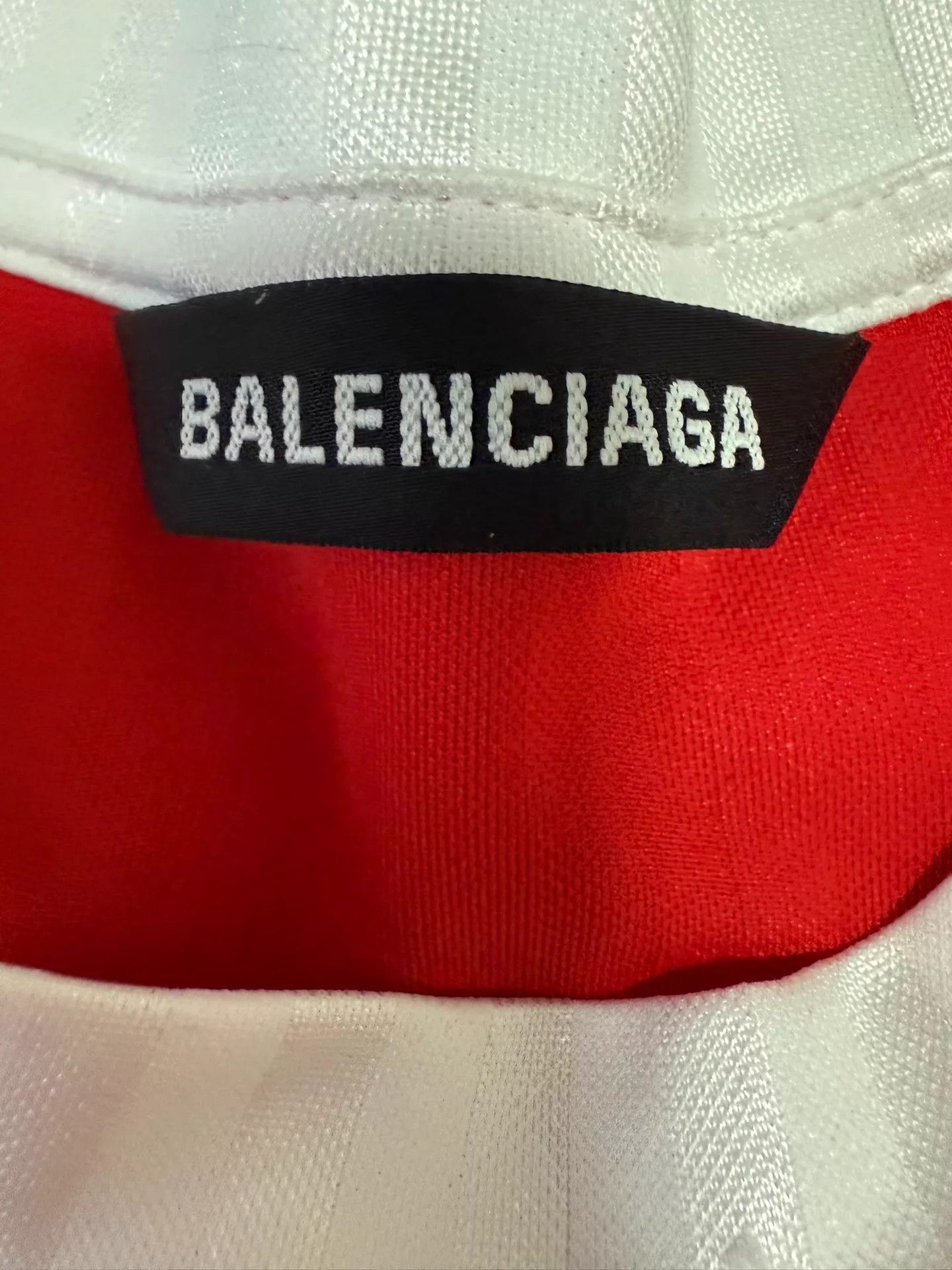 Balenciaga Balenciaga soccer LS crop top red S Size S / US 4 / IT 40 - 4 Thumbnail