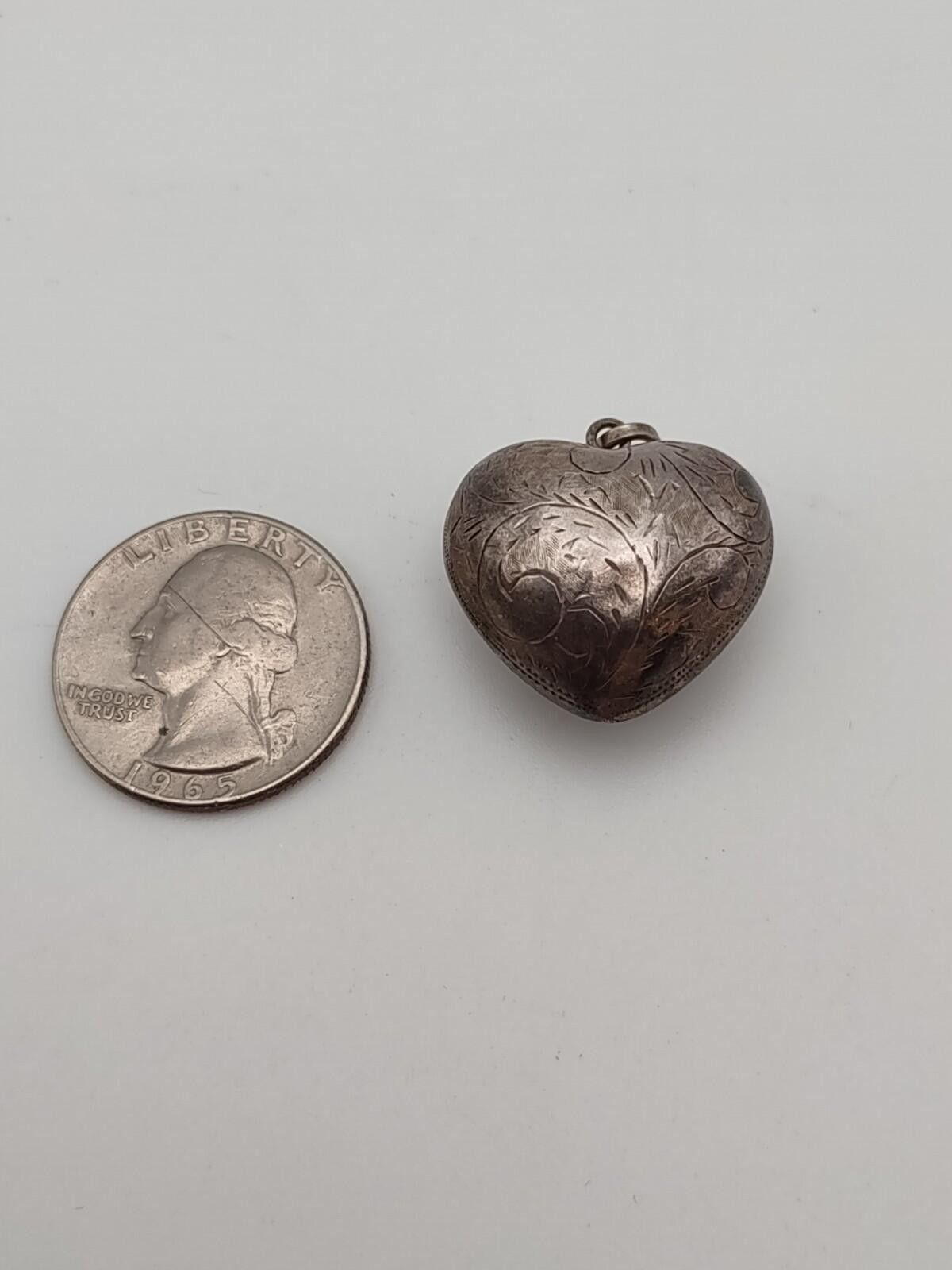 The Unbranded Brand Vintage Etched Puffy Heart Charm Pendant Floral 1" Size ONE SIZE - 3 Thumbnail