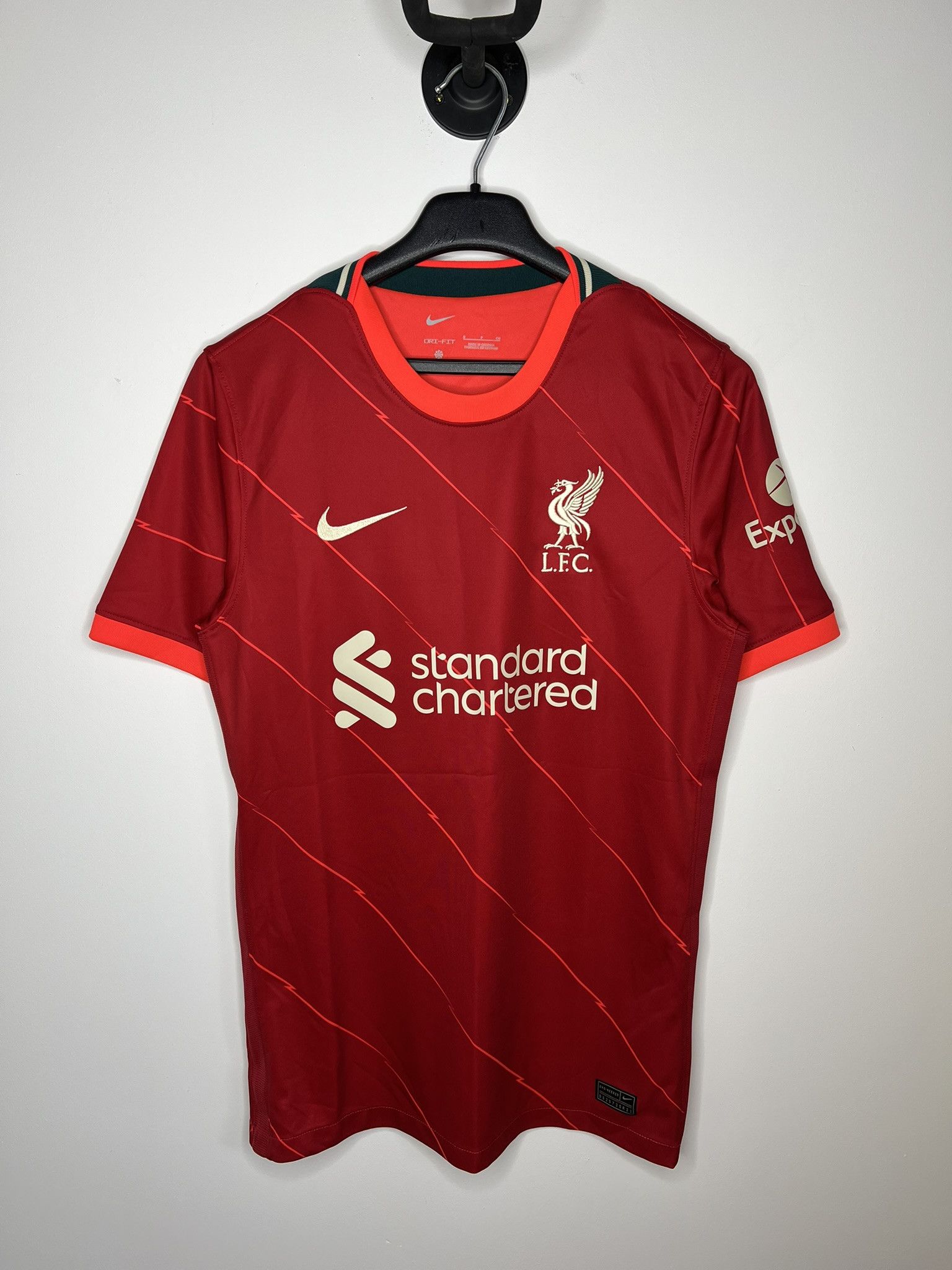 Nike LIVERPOOL 2021 2022 HOME FOOTBALL SHIRT SOCCER JERSEY NIKE Size US S / EU 44-46 / 1 - 1 Thumbnail