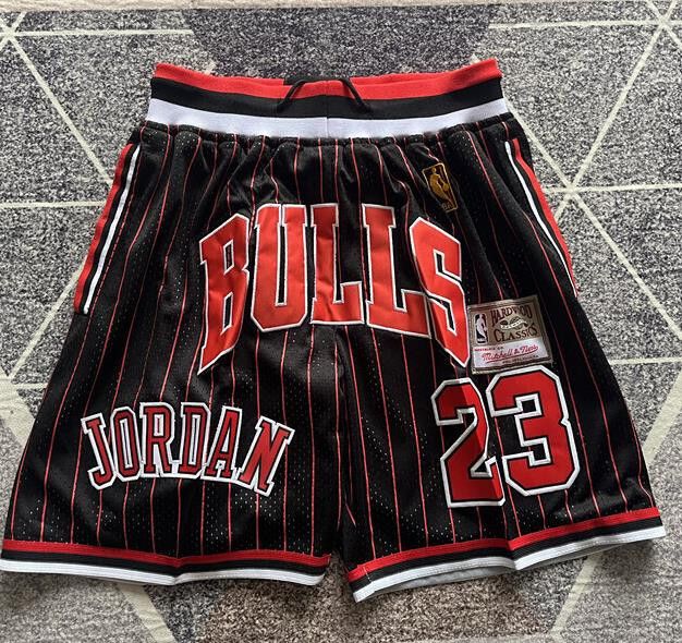 NBA XL Bulls Short 23 Michael Jordan Short Nba Pocket Short Size US 36 / EU 52 - 1 Thumbnail