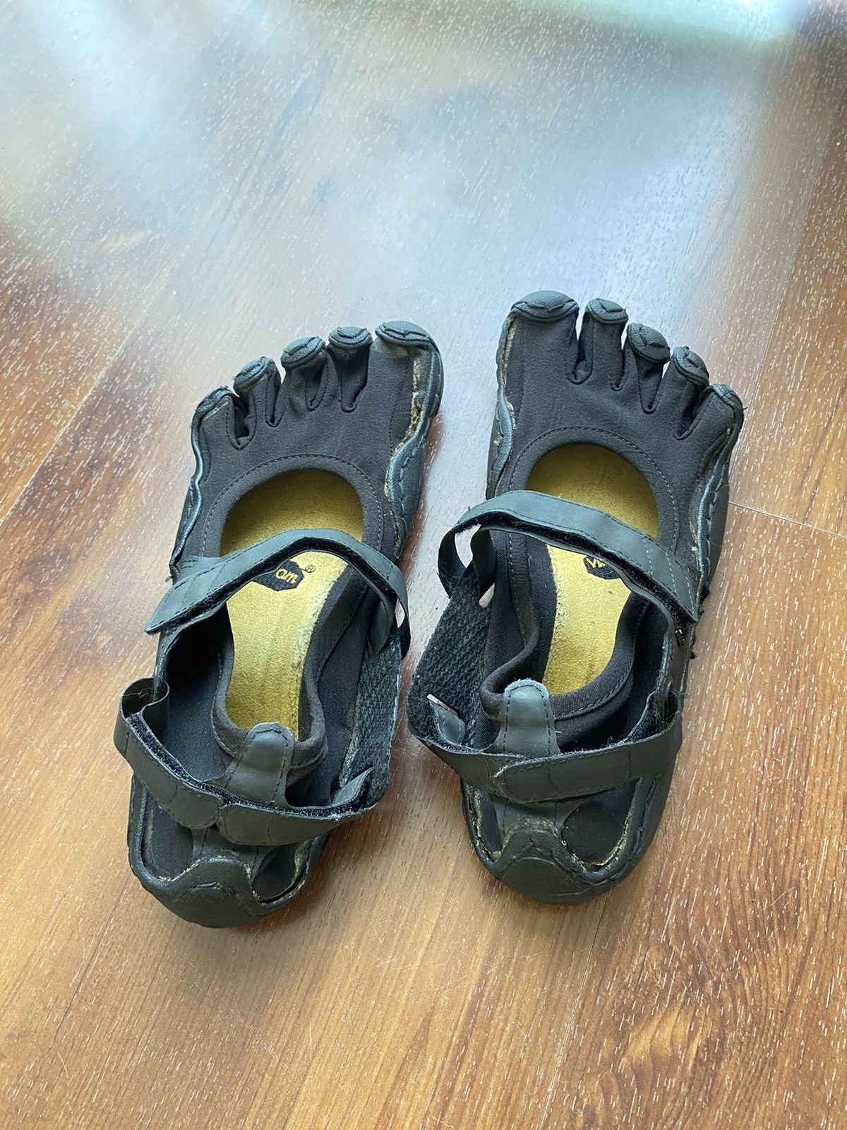 Vibram Vibram Five Fingers black shoes with front straps Size US 8.5 / EU 41-42 - 10 Thumbnail