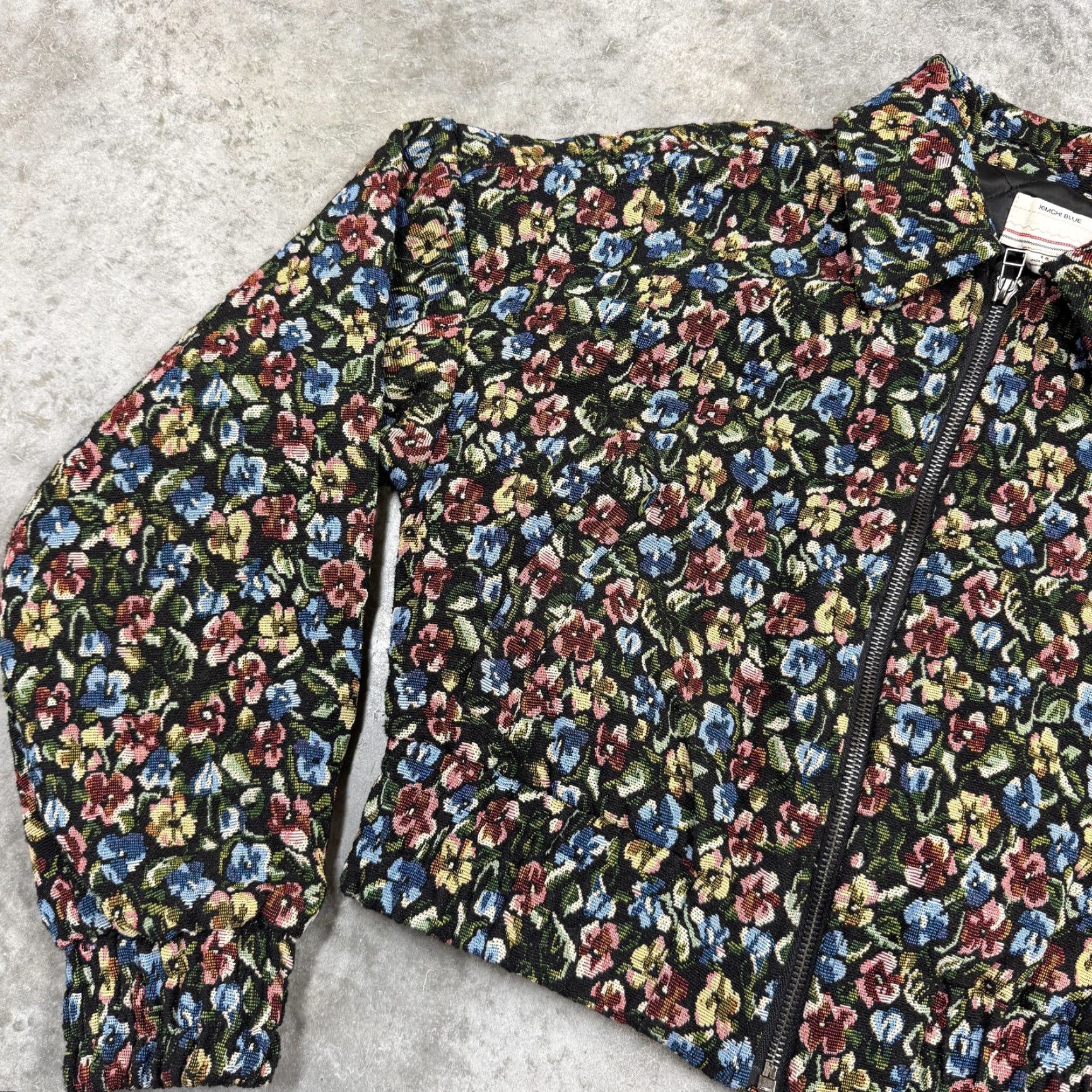 Vintage VINTAGE Kimchi Blue Jacket Womens Small Black Floral Tapestry Cropped Quilted Zip Up Size S / US 4 / IT 40 - 3 Thumbnail