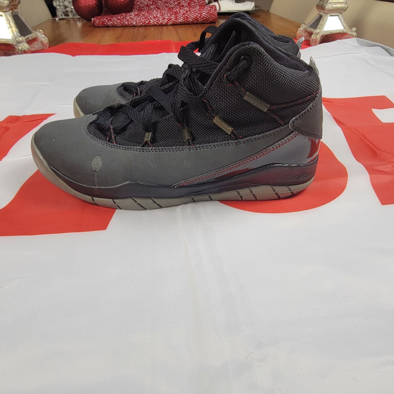 Jordan Brand Jordan Prime Flight GS 'Black Gym Red' Sz 7Y 616861 004 (82) Size US 7 / EU 40 - 1 Thumbnail