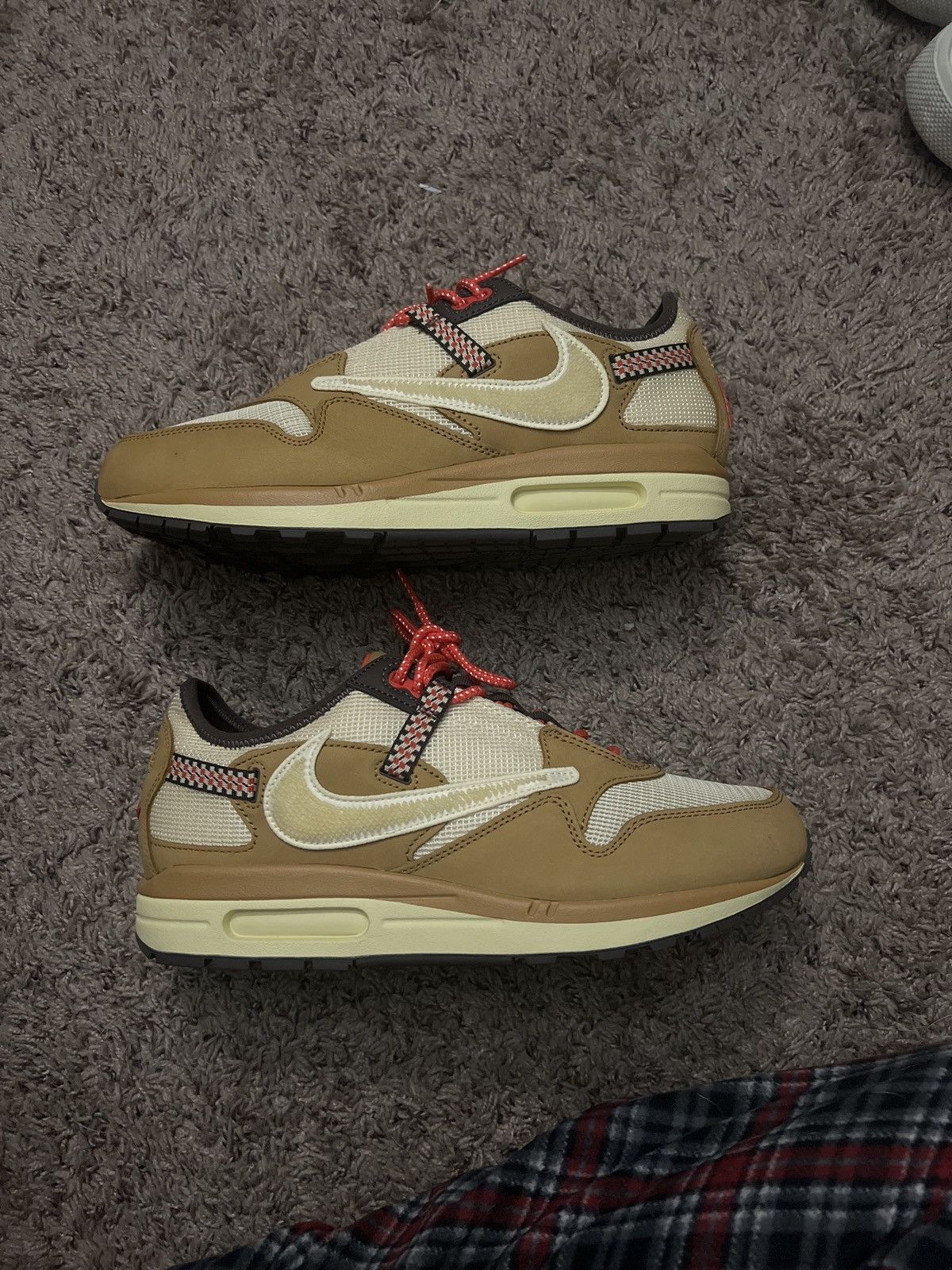 travis scott air max 1 lemon
