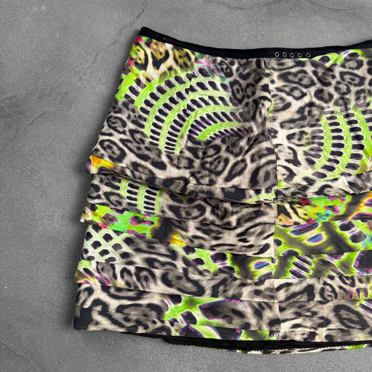 Japanese Brand Marc Cain 2000's Leopard Printed Pleated Skirt Size 32" / US 10 / IT 46 - 2 Thumbnail