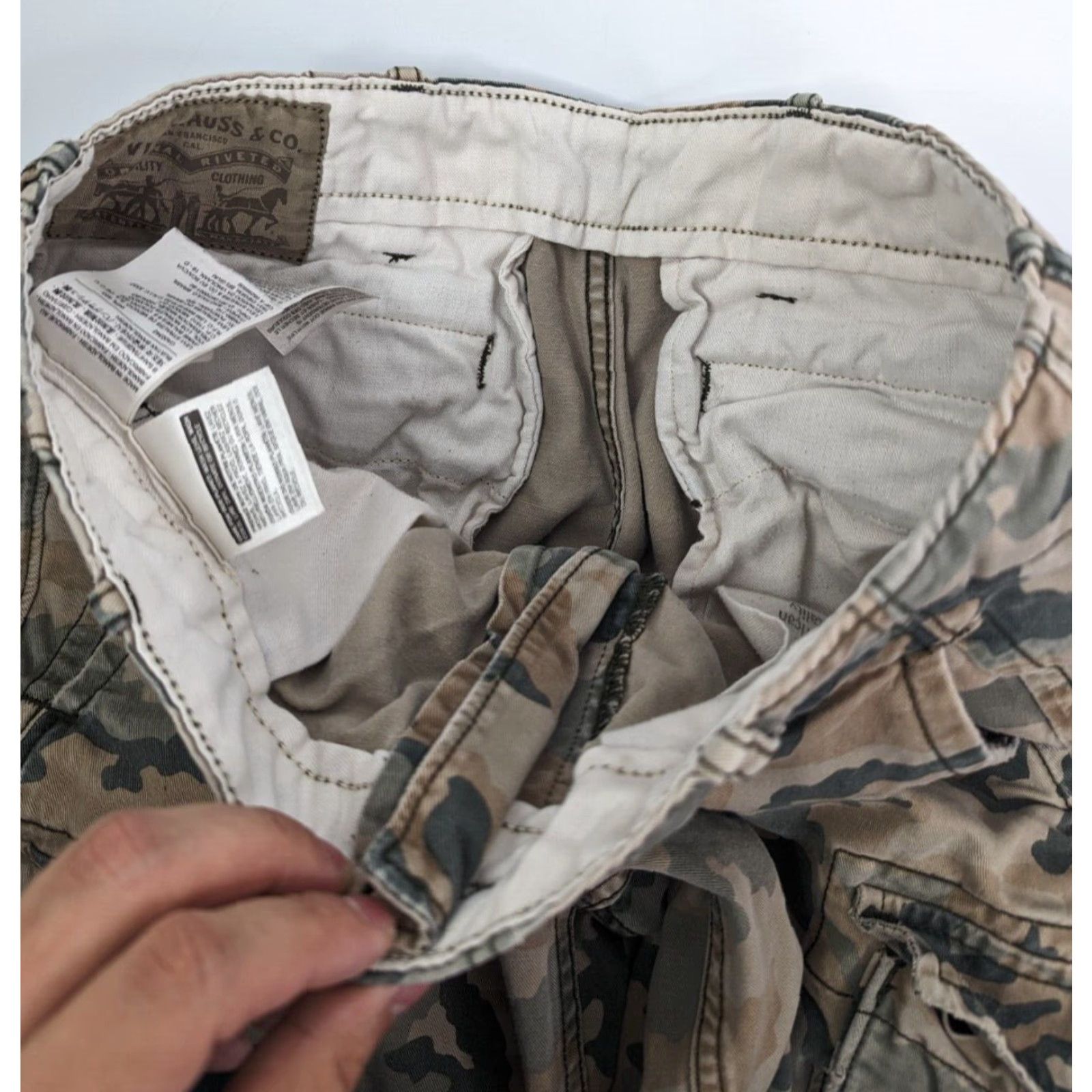 Levi's Levi's Ace Cargo Shorts Camouflage Cotton Men 29 Flat Front Pockets Belt Loops Cargo Pocket Vintage No Size US 29 - 6 Thumbnail