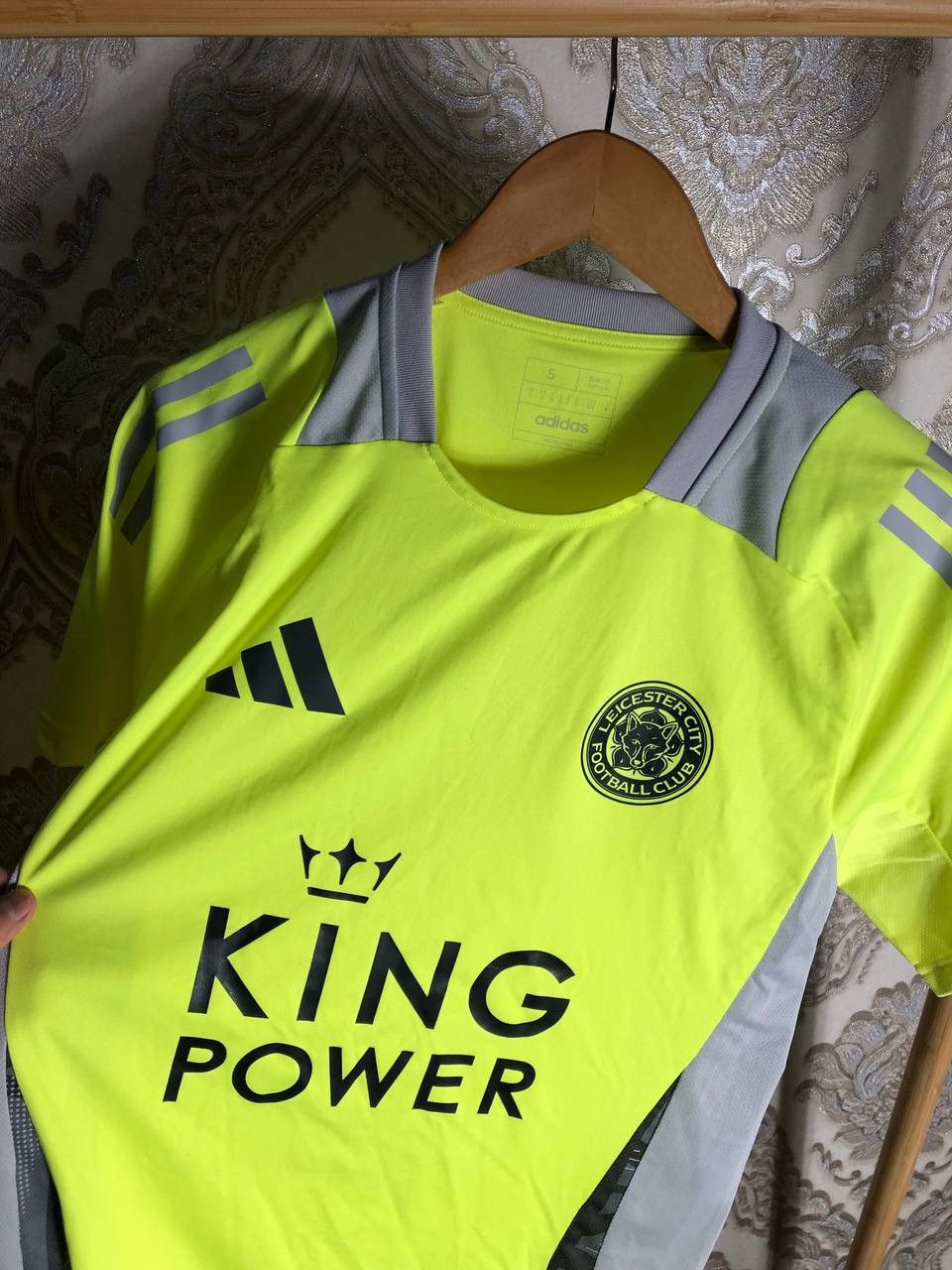 Adidas VINTAGE ADIDAS FC LEICESTER CITY ENGLAND SOCCER JERSEY RETRO Size US S / EU 44-46 / 1 - 4 Thumbnail