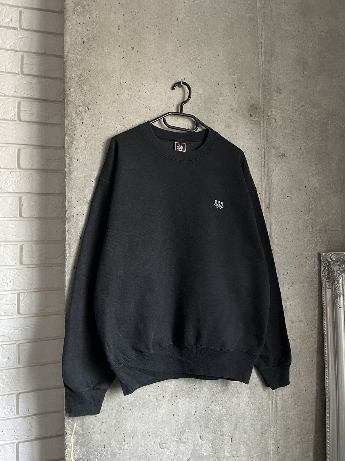 USA Olympics 1990s USA Olympics Blank Faded Black Boxy Sweatshirt Size US L / EU 52-54 / 3 - 1 Thumbnail