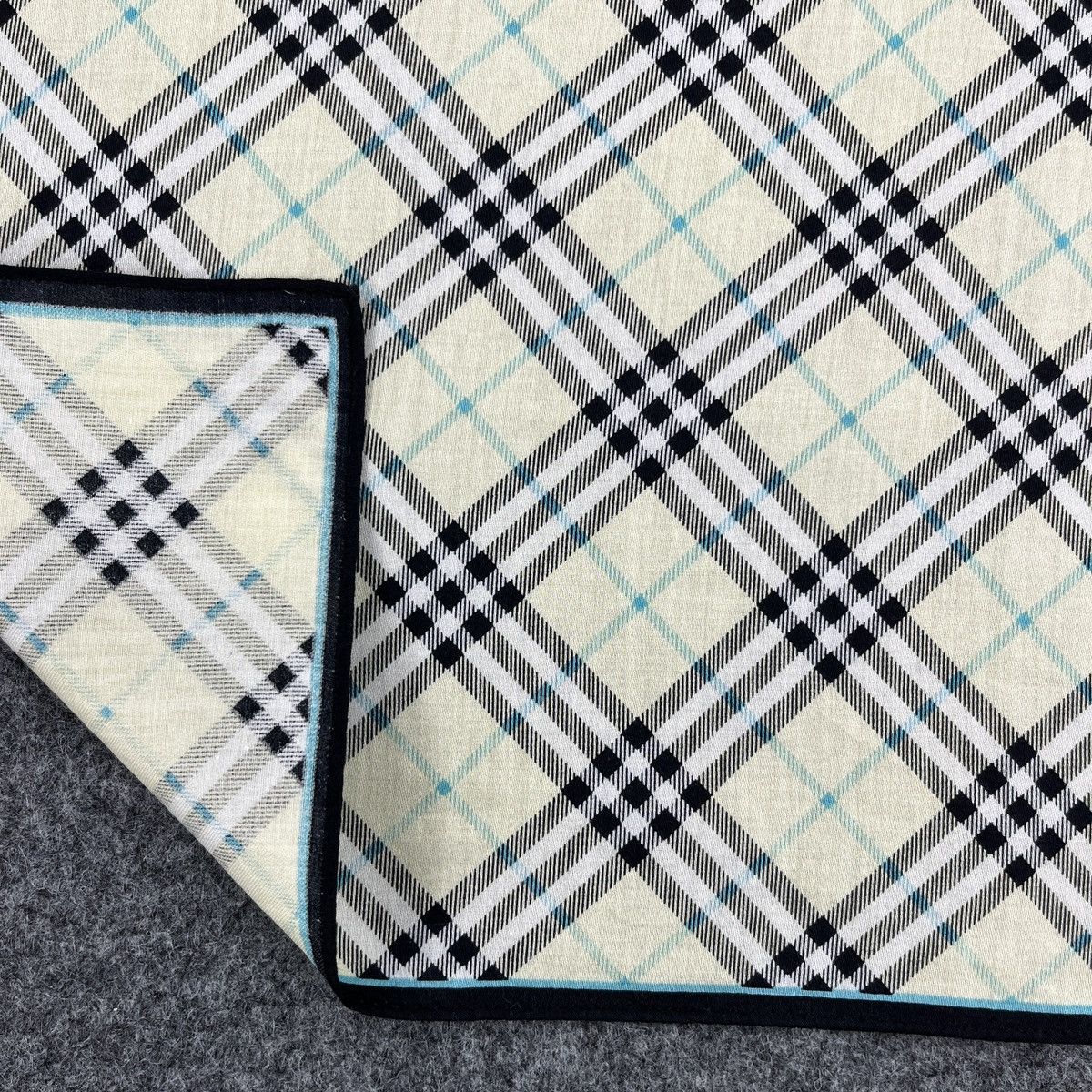 Burberry Burberry Handkerchief / Neckerchief / Headscarf B1658 Size ONE SIZE - 3 Thumbnail