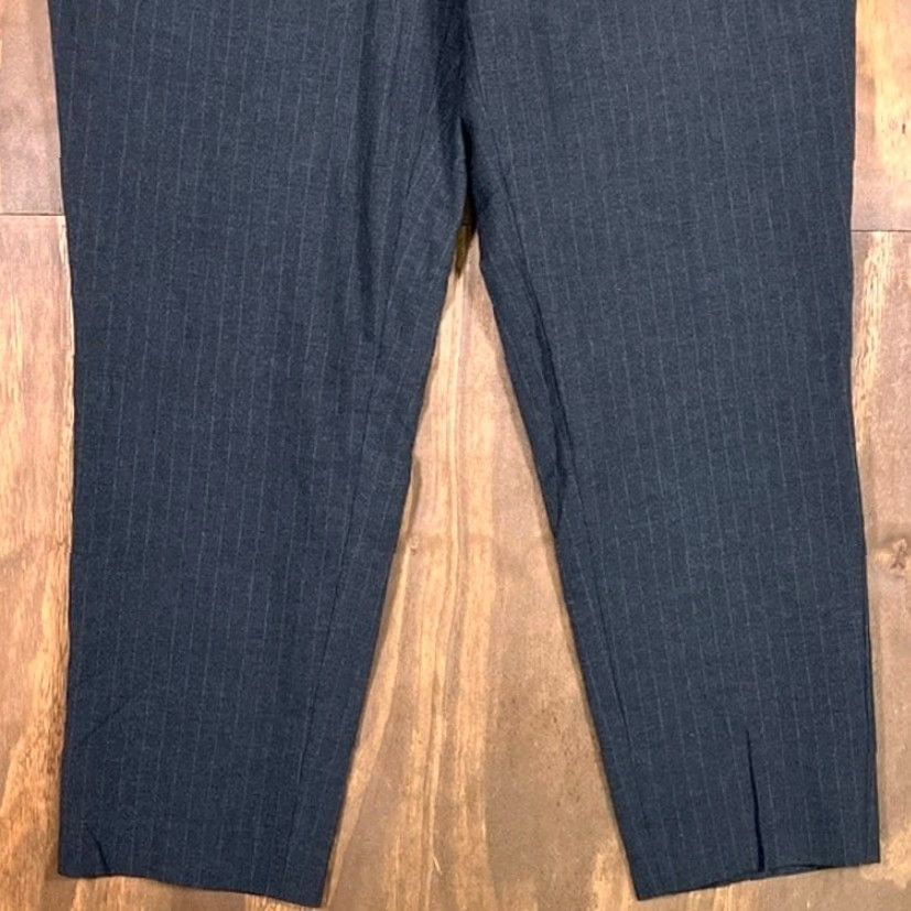 Banana Republic Banana Republic Mens Pants Gray Pinstripe Mason Athletic Tapered Stretch 32x30 Pants Mens Regular Gray Pinstripe Tapered Stretch 32x30 Size US 31 - 3 Thumbnail