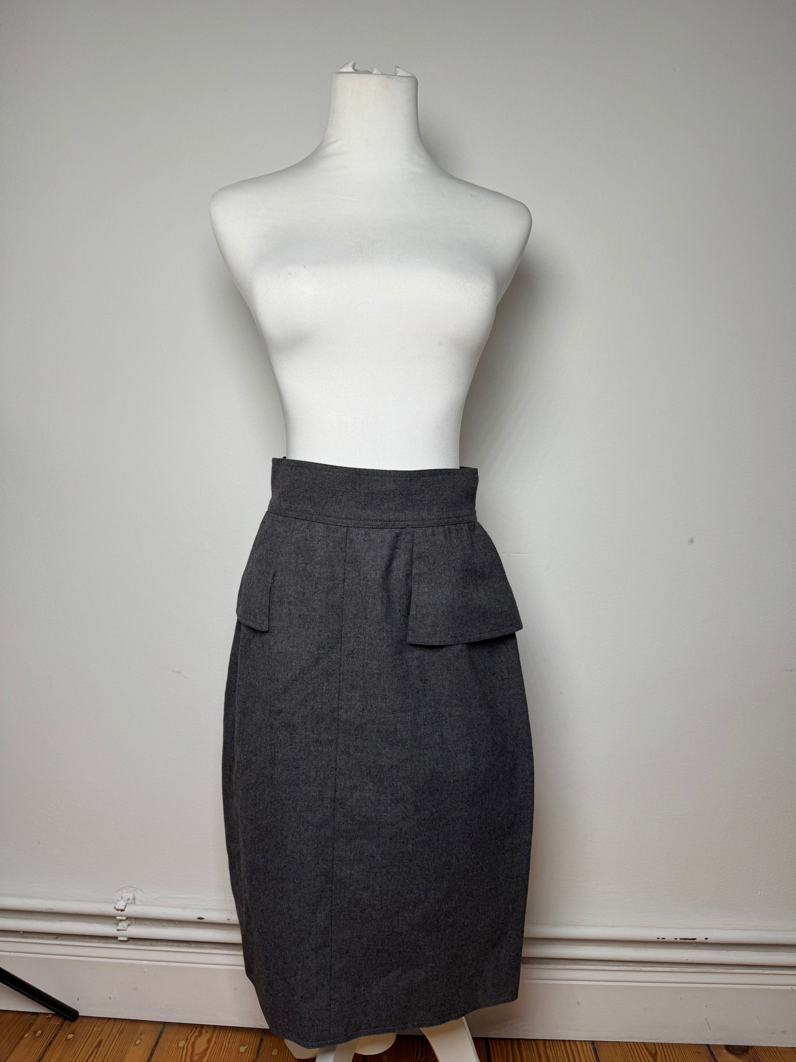 Chanel Vintage Wool Skirt Grey 36/S Size 27" / US 4 / IT 40 - 1 Thumbnail