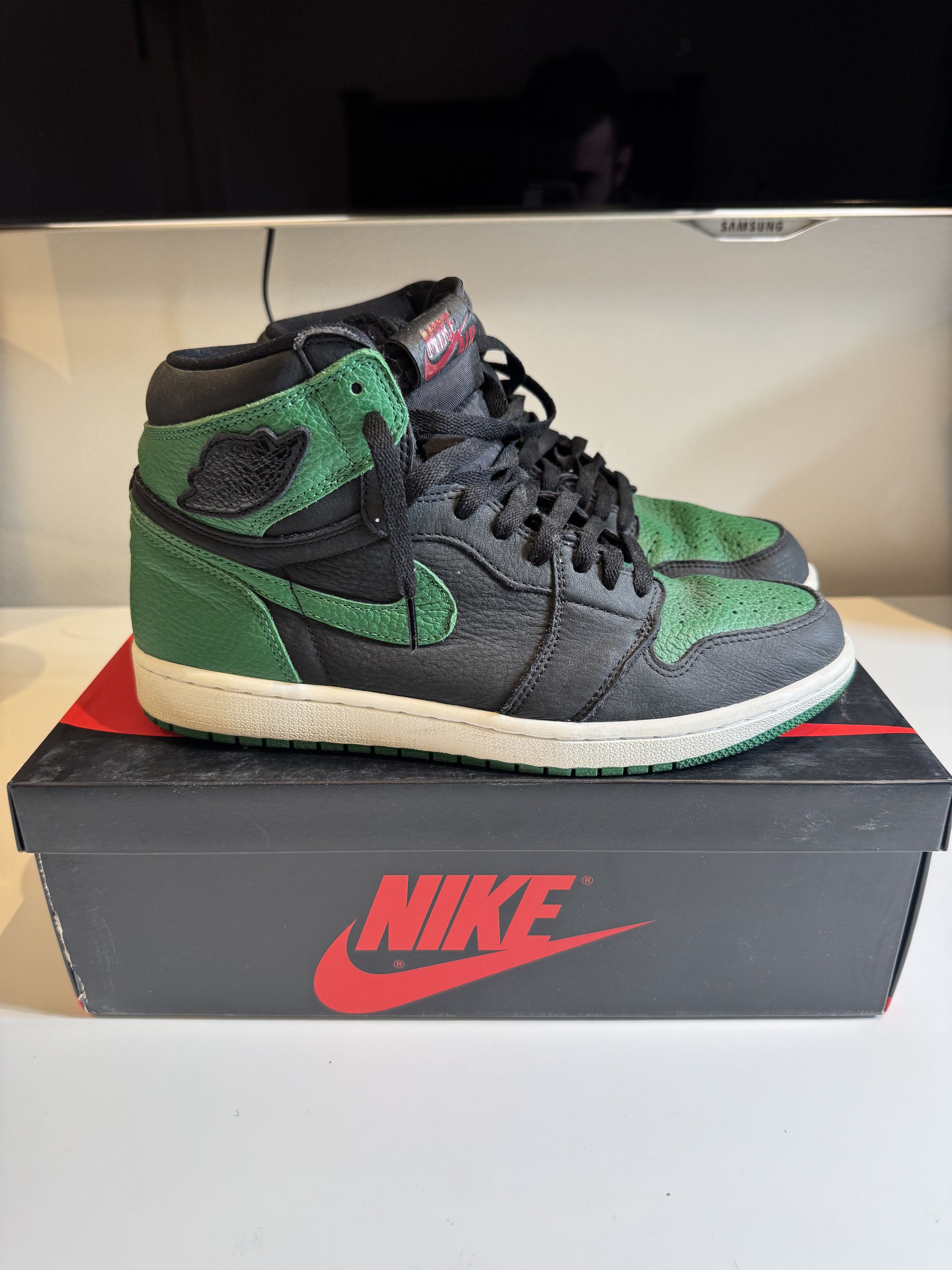 Jordan Brand Jordan 1 Pine Green Size US 10.5 / EU 43-44 - 1 Thumbnail