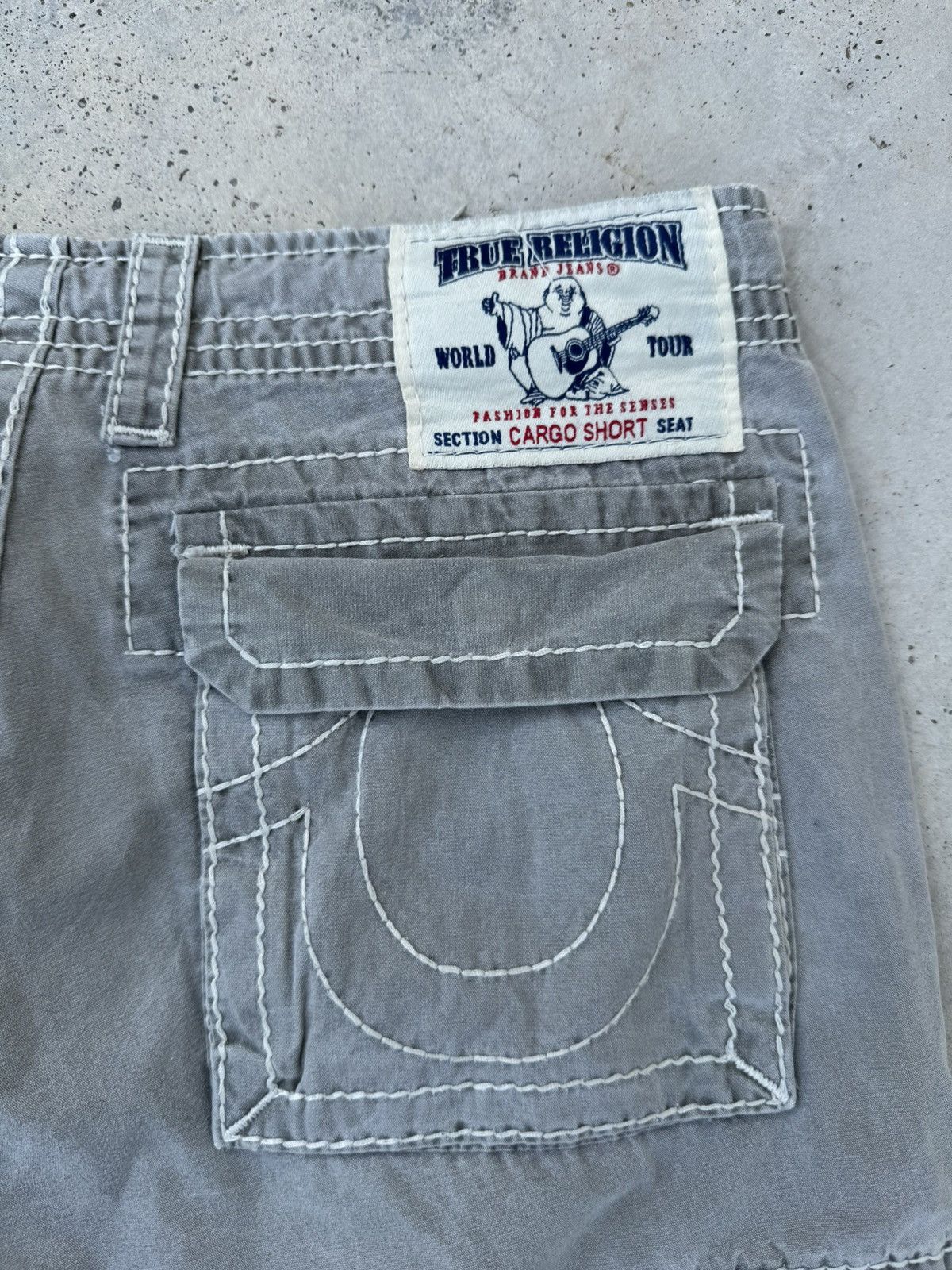 True Religion 2000s True Religion Multipocket y2k Cargos Short Size US 31 - 3 Thumbnail