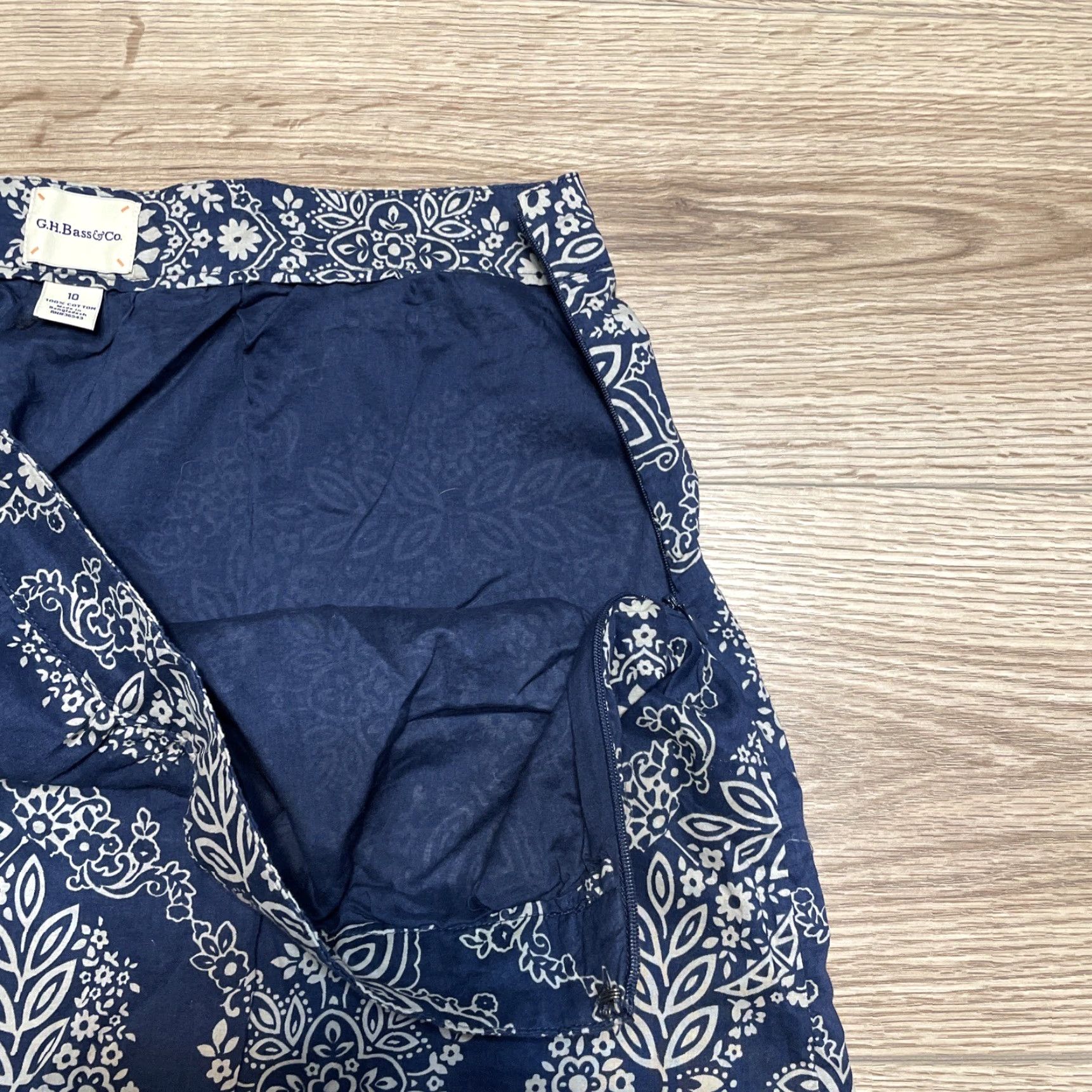 Vintage VINTAGE G.H. Bass Boho Floral A-Line Skirt 10 Lightweight Cotton Navy Blue Beige Womens Size 32" / US 10 / IT 46 - 3 Thumbnail