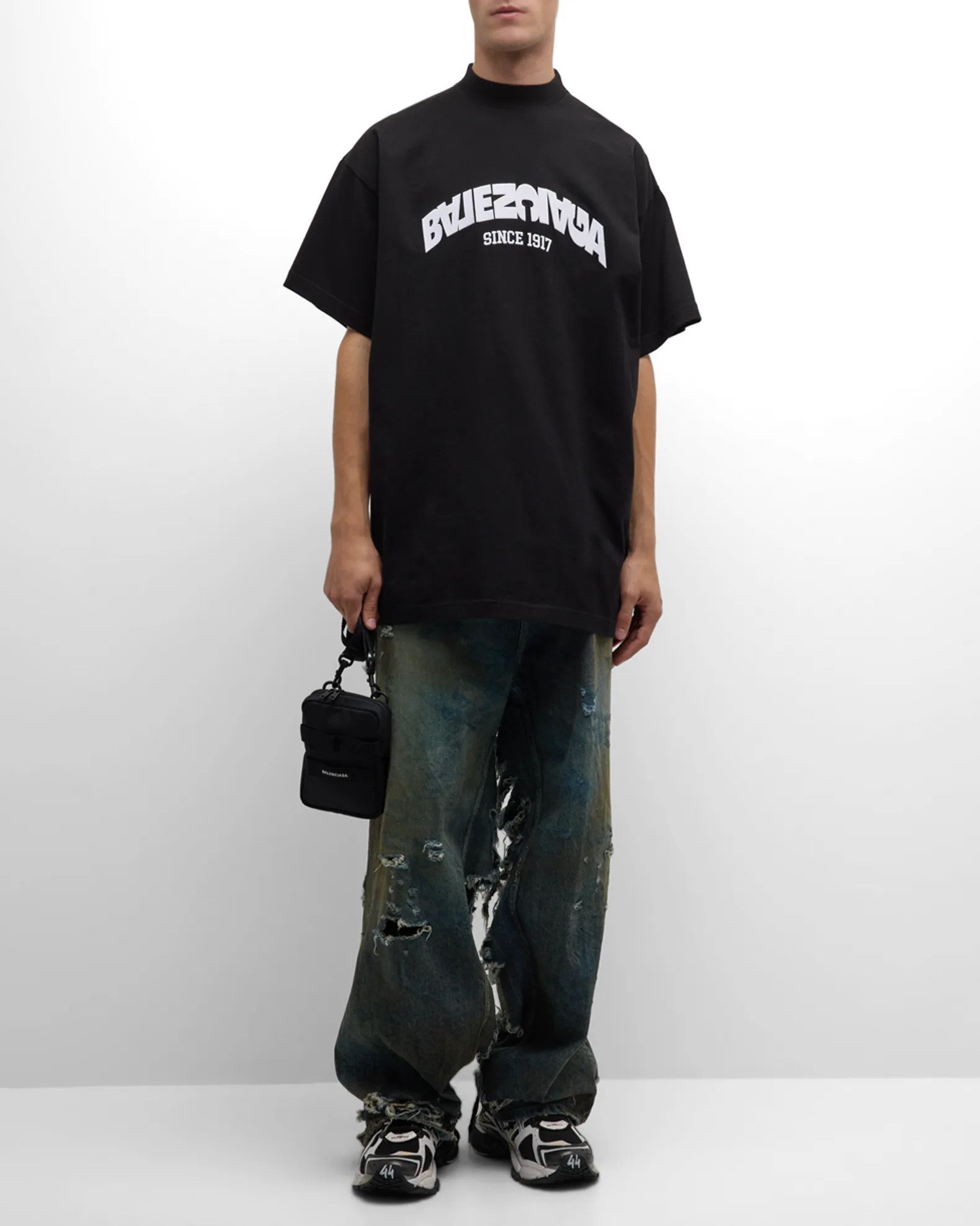 Balenciaga Black Embroidered Back Flip Logo Oversized T-Shirt Size US S / EU 44-46 / 1 - 4 Thumbnail