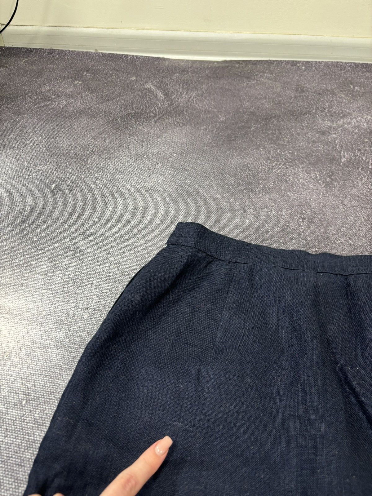 Valentino Vintage Valentino Women’s 90s Classic Luxury Midi Skirt Size 30" / US 8 / IT 44 - 17 Thumbnail