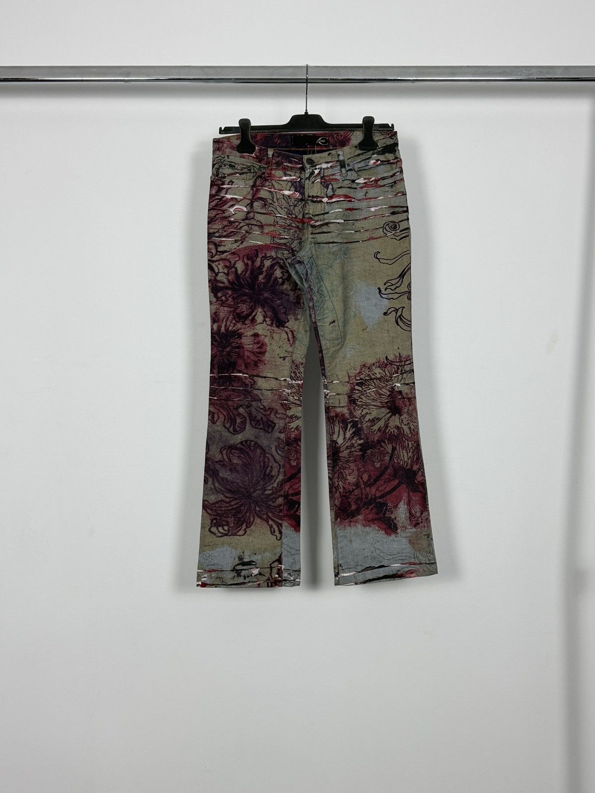 Roberto Cavalli Roberto Cavalli 2000’s Flared Floral Slashed Tattoo Jeans Size 28" / US 6 / IT 42 - 1 Thumbnail