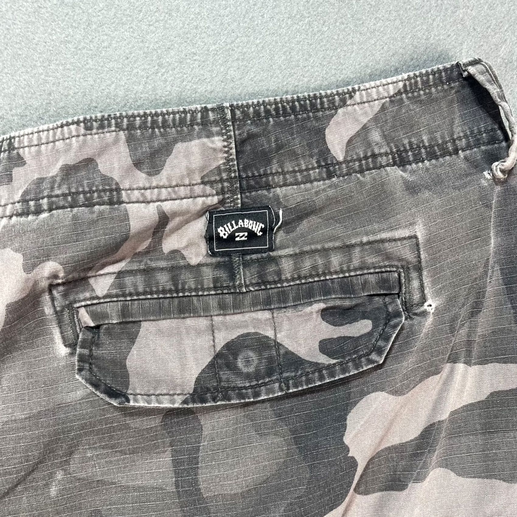 Billabong VINTAGE Billabong Cargo Black Camo Shorts Mens 42 Y2K Surfer Skater Grunge VTG Size US 42 / EU 58 - 6 Thumbnail