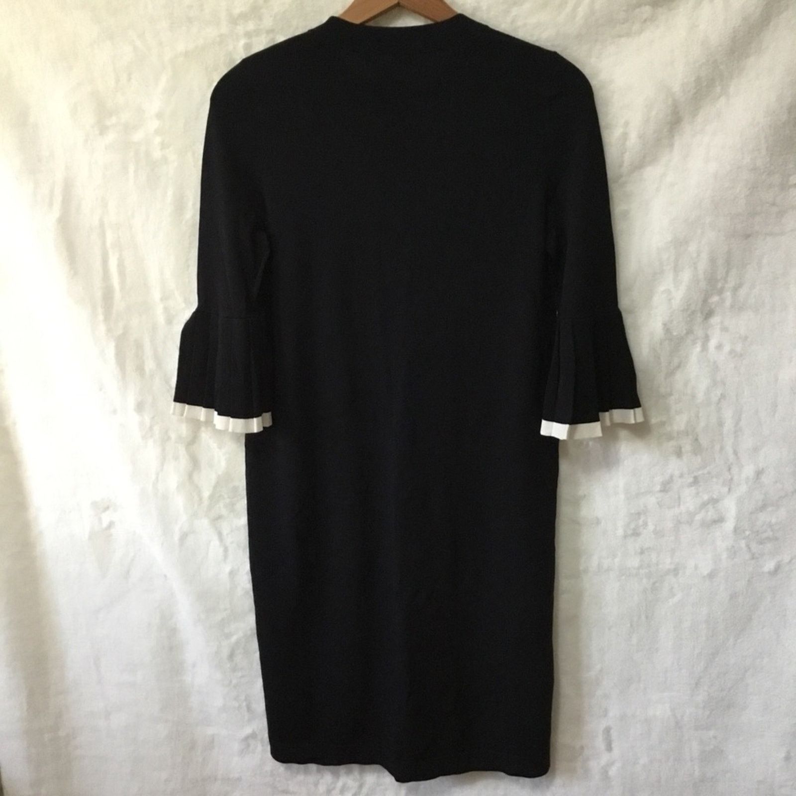 Cos COS Black Stretchy Dress with White Trim On Pleated Cuffs Size XS / US 0-2 / IT 36-38 - 10 Thumbnail