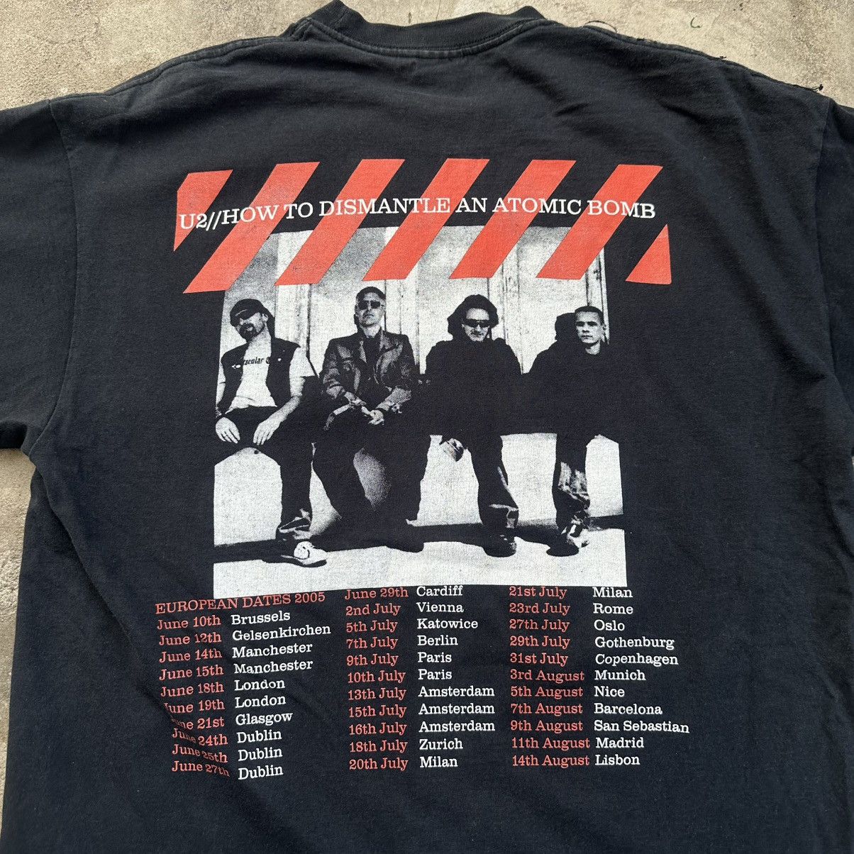 Band Tees U2 - how to dismantle an atomic bomb t-shirt Size US L / EU 52-54 / 3 - 8 Thumbnail