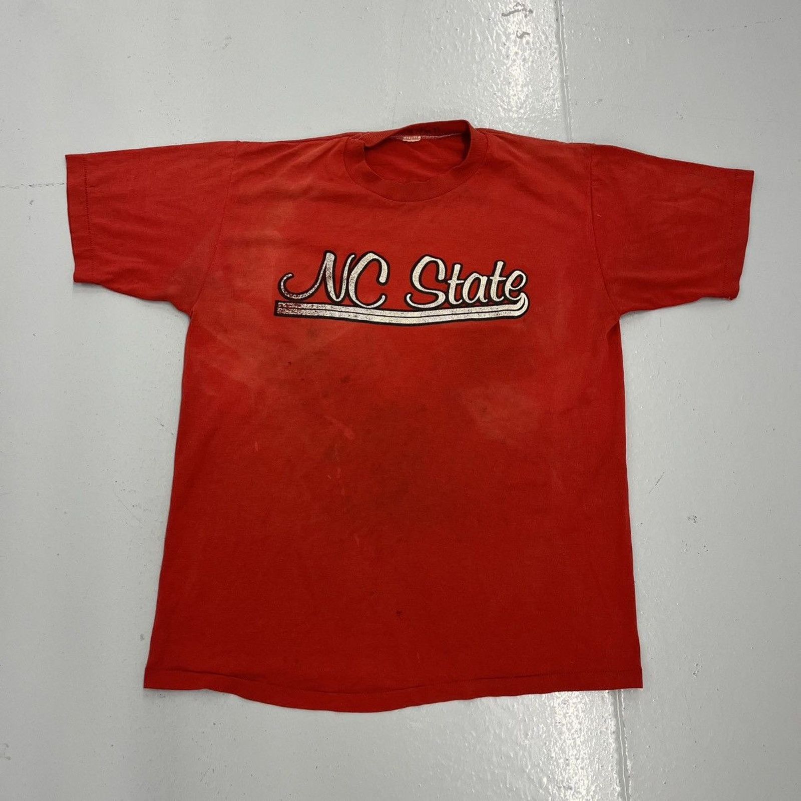 Other Vintage 70s NC State University Red Spellout T-Shirt Size US L / EU 52-54 / 3 - 1 Thumbnail