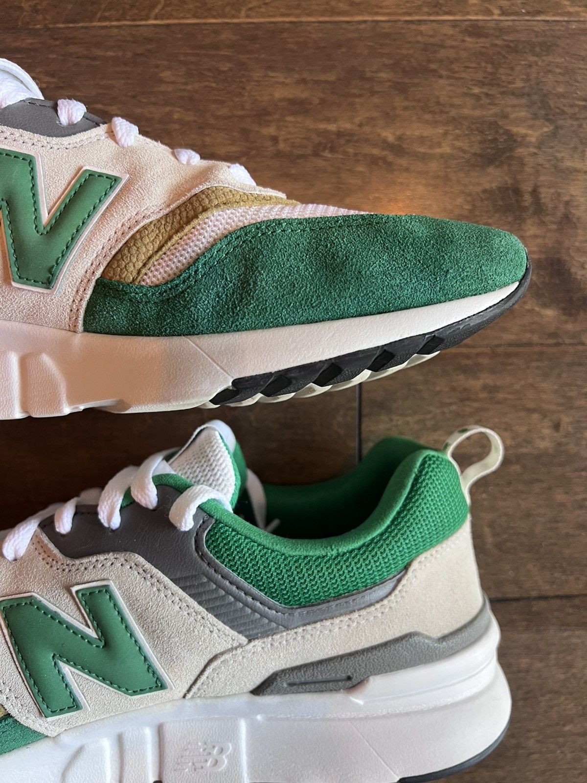 New Balance New Balance 997H ‘Celtic Football Club’ Size US 10.5 / EU 43-44 - 13 Thumbnail