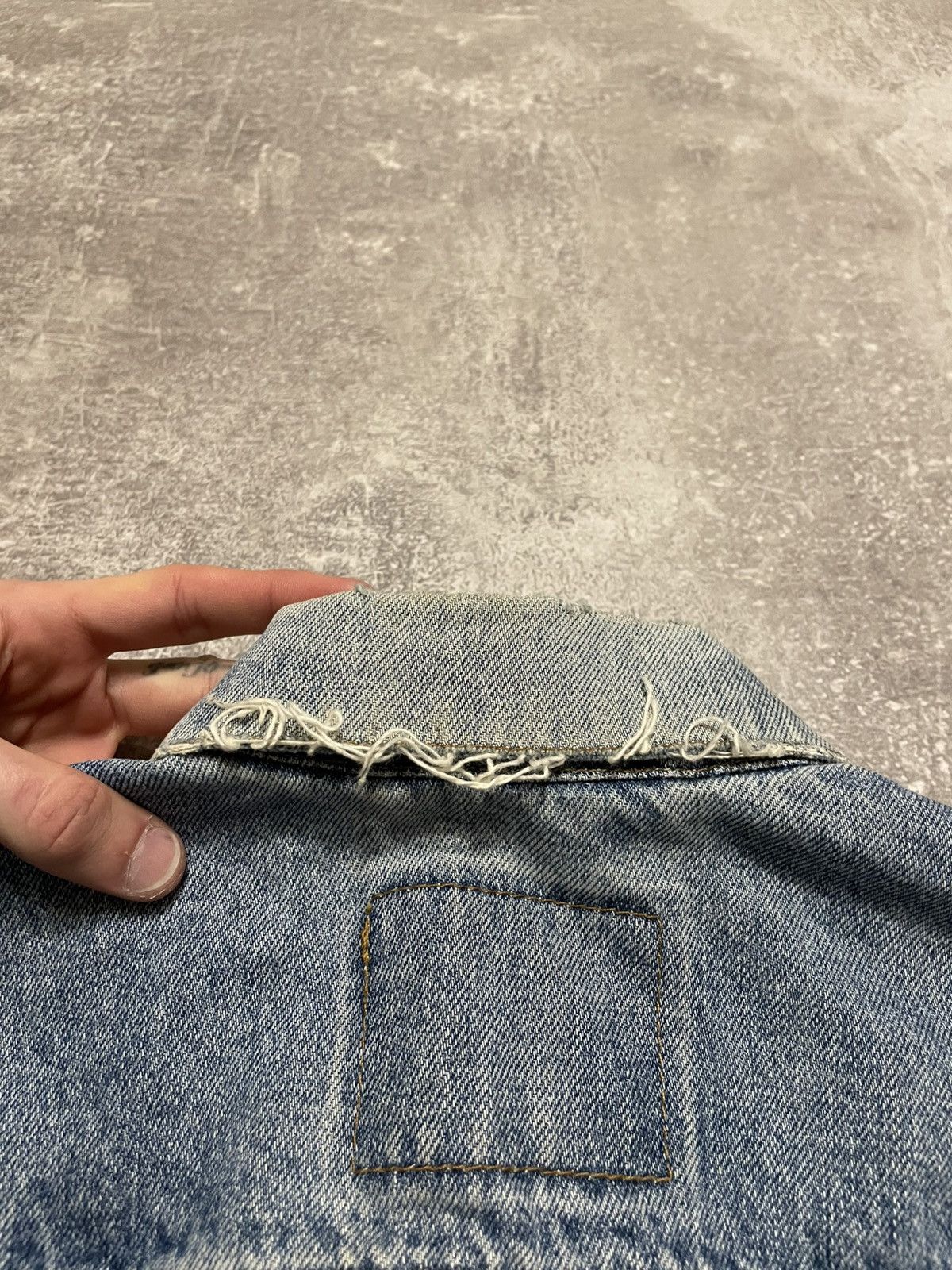 Levi's Vintage Levis Distressed Denim Jacket 90s Size L Men’s Size US L / EU 52-54 / 3 - 24 Thumbnail