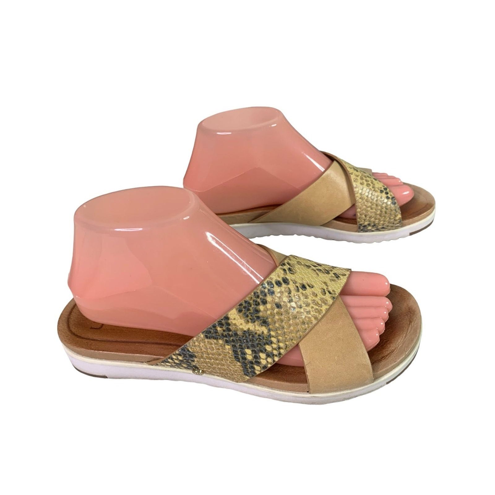 Ugg Ugg Treadlite Sole Cross Slide Womens Size 8 Tan Leather Size US 8 / EU 41 - 9 Thumbnail