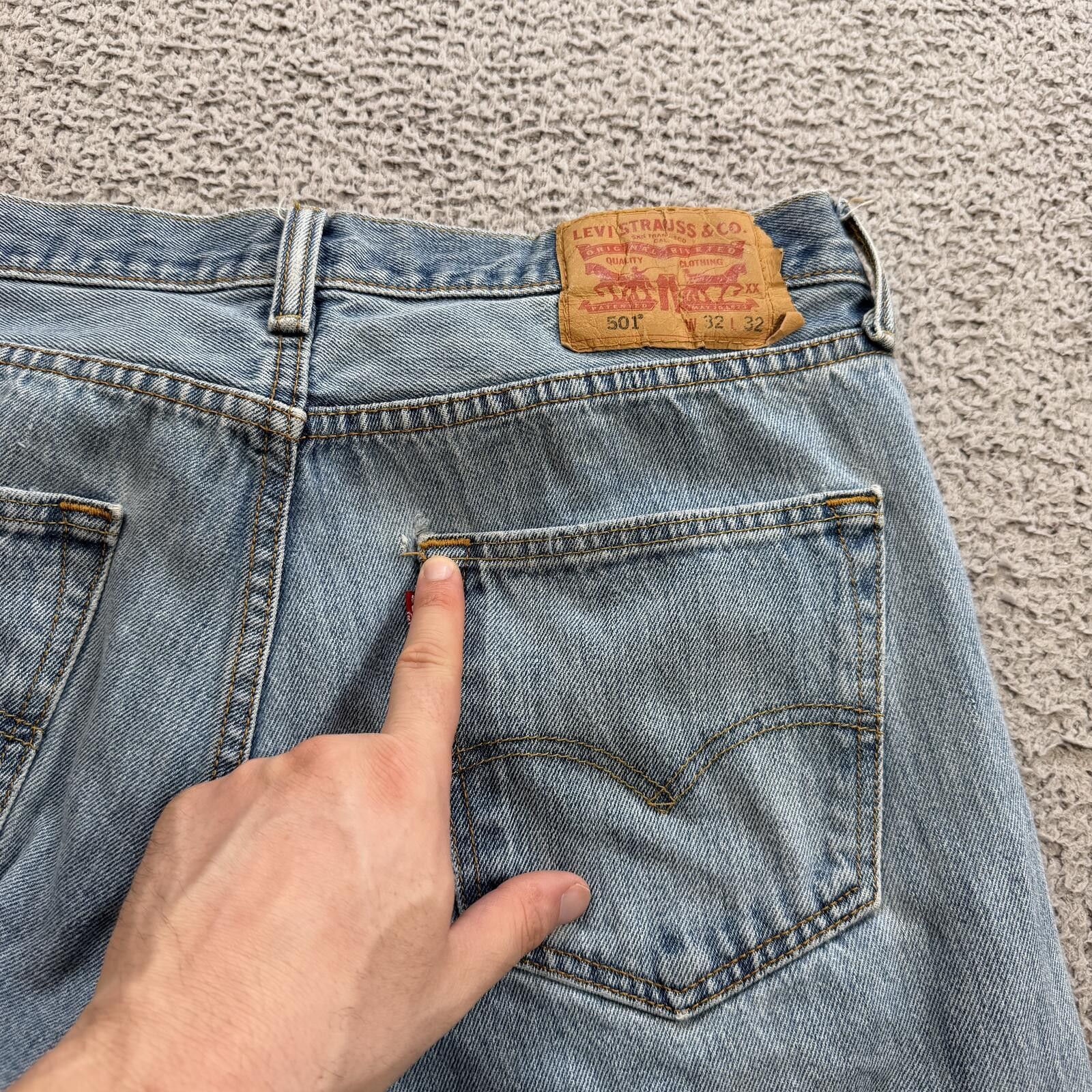 Levi's Levis 501 Light Wash Denim Jeans 32x32 Straight Leg Mid Size US 32 / EU 48 - 7 Thumbnail