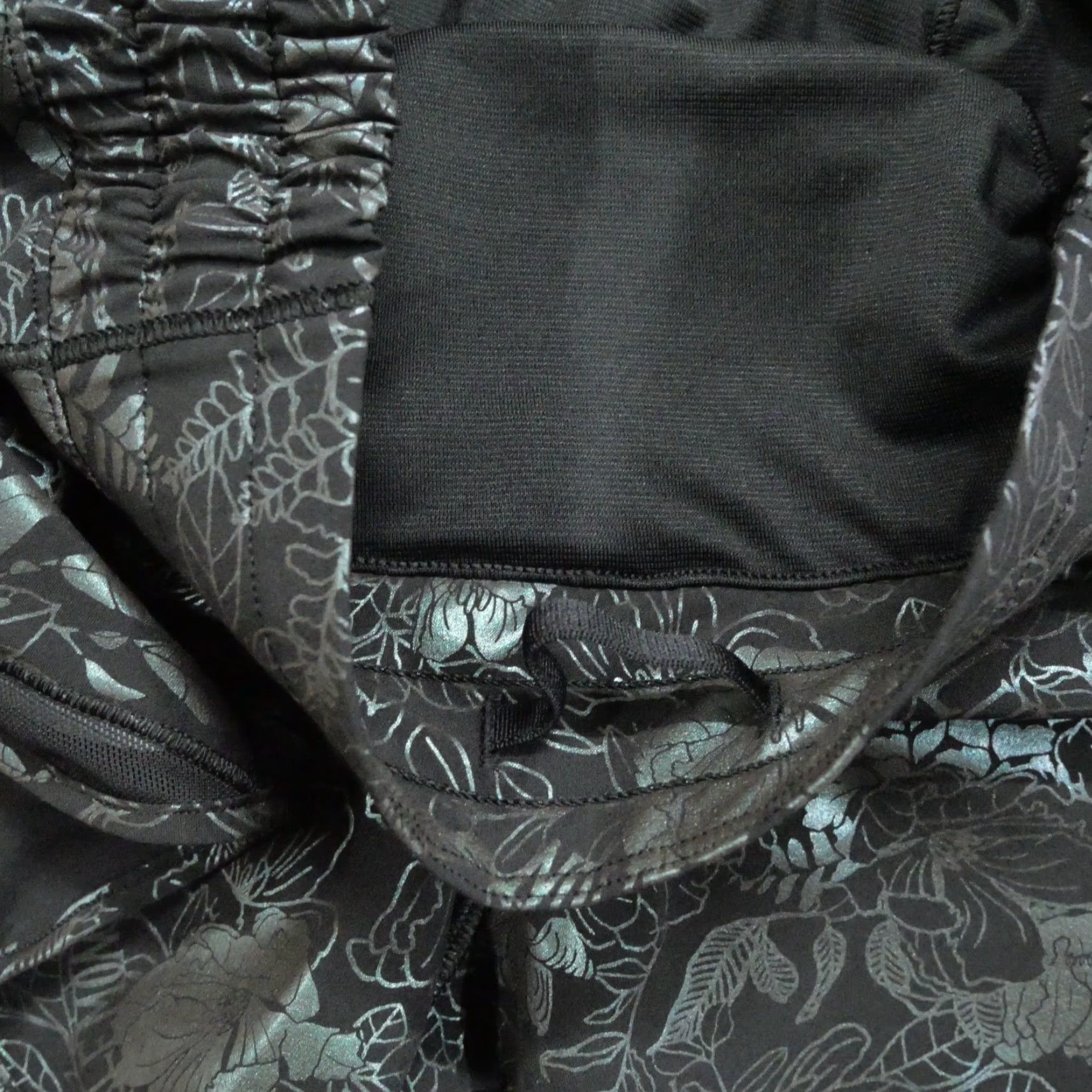 Lululemon Lululemon Shorts Womens 6 Black Green Floral Running Yoga Gym & Training Women 6 Black Size 28" / US 6 / IT 42 - 6 Thumbnail