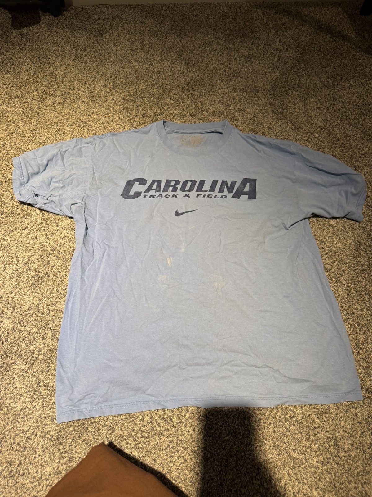 Nike Vintage Nike Carolina Track & Field tee Size US L / EU 52-54 / 3 - 1 Thumbnail
