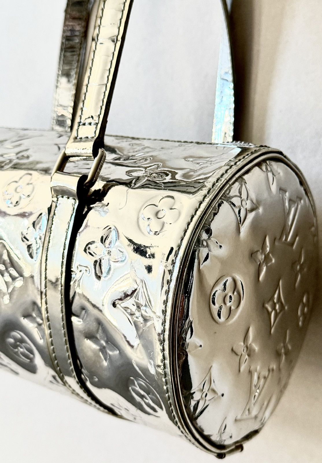 Louis Vuitton Louis Vuitton - Marc Jacobs - 2006 - Silver Miroir Papillon Size ONE SIZE - 4 Thumbnail