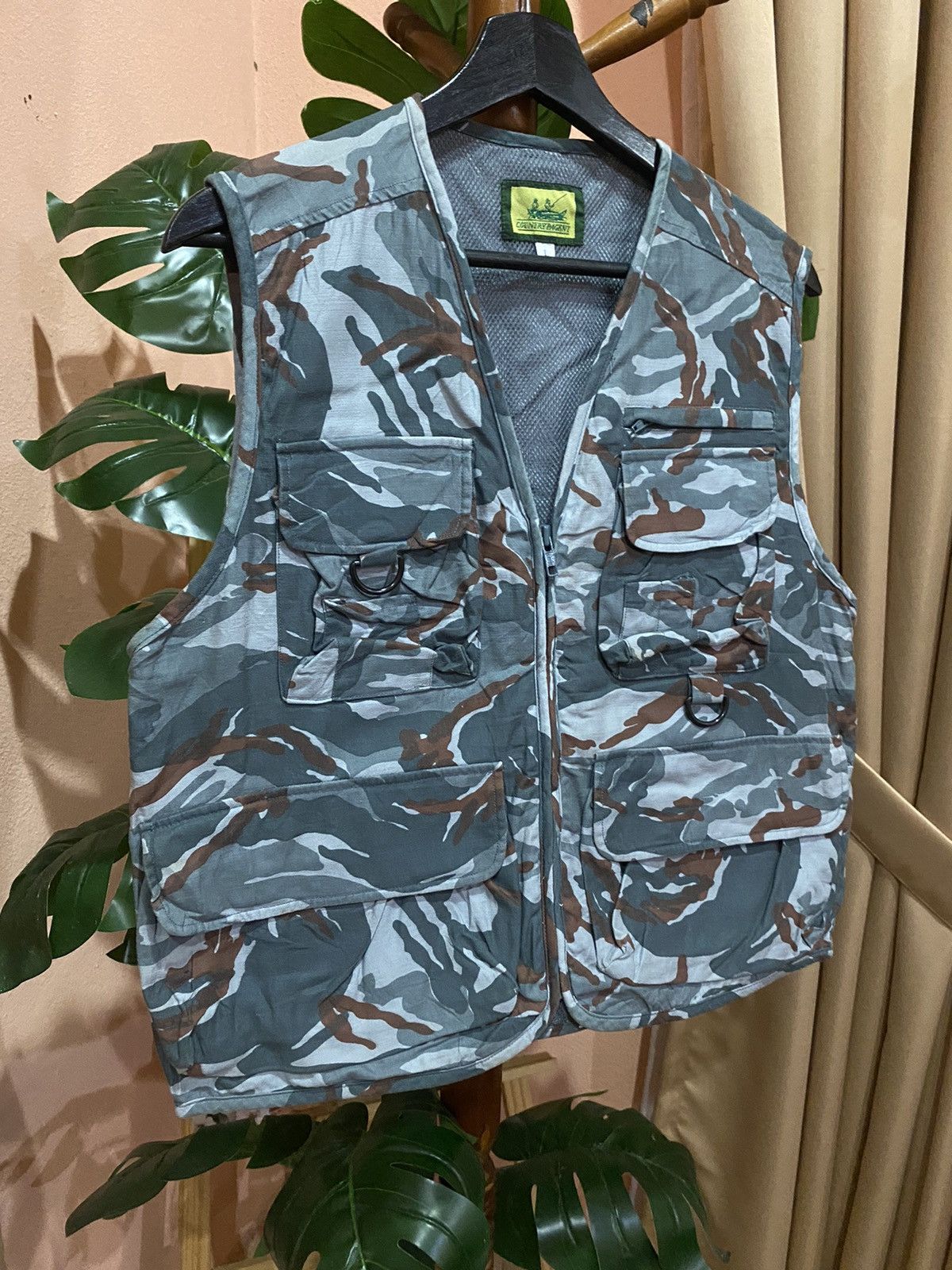 Other VINTAGE COUNTRY PAGENT CAMO UTILITY VEST Size US L / EU 52-54 / 3 - 5 Thumbnail