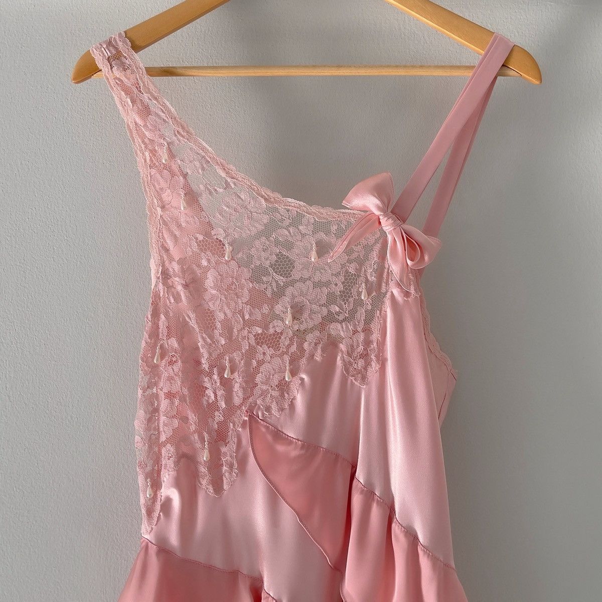 Victoria's Secret × Vintage Vintage VS Pink Ruffle Satin Dress (Small) Size S / US 4 / IT 40 - 20 Thumbnail