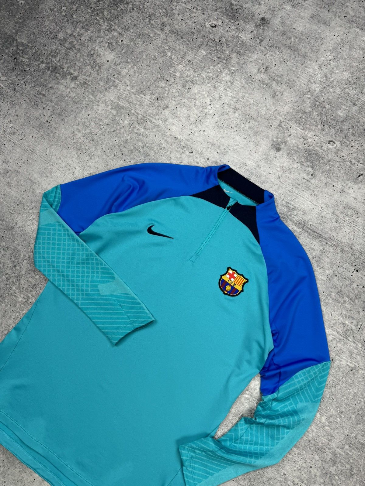 Designer × Nike Vintage Nike F.C. Barcelona Logo Y2K Jersey Zip Sweatshirt Size US L / EU 52-54 / 3 - 5 Thumbnail