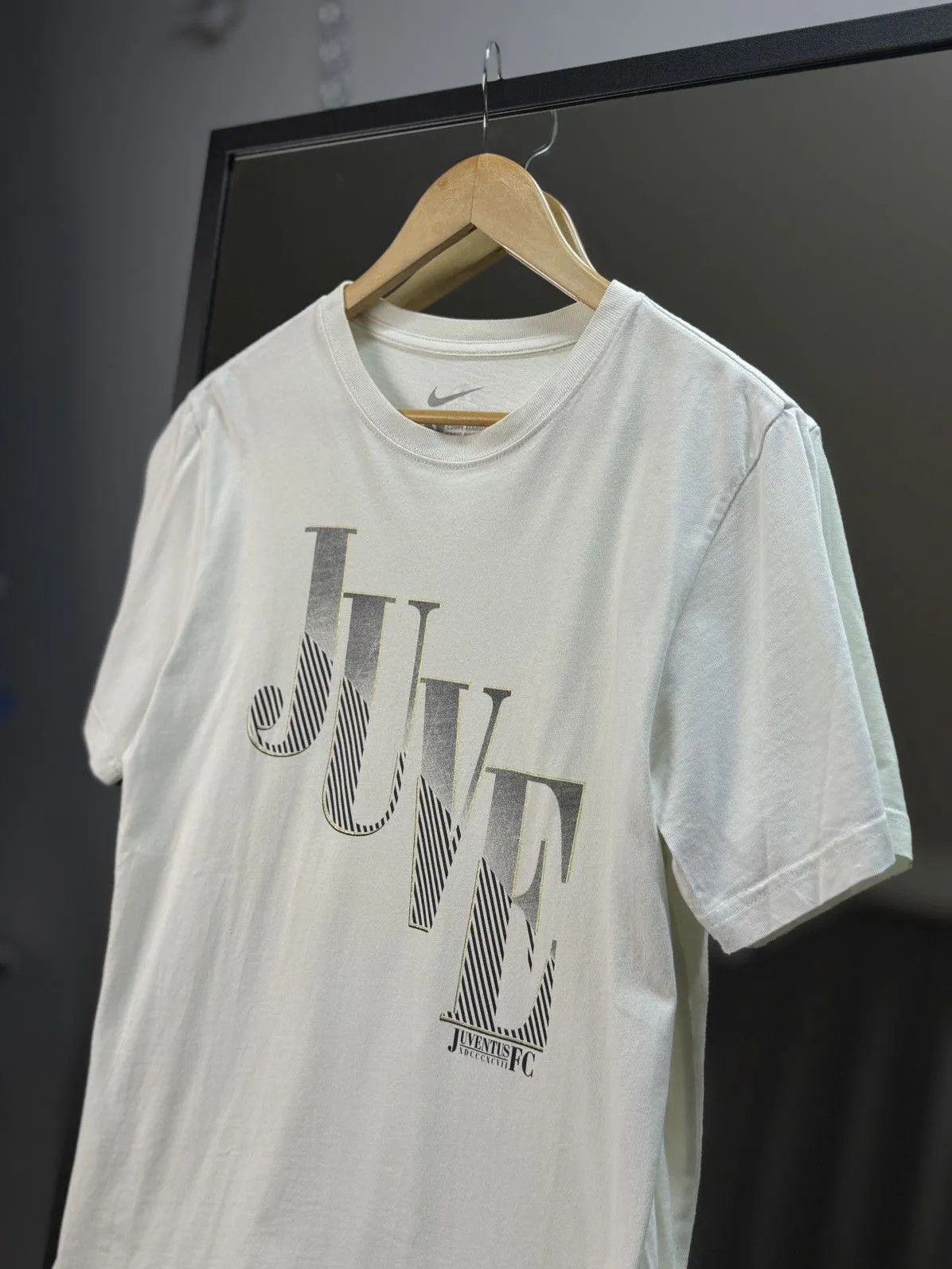 Nike Vintage Block core Jersey Juventus Italy Soccer T-shirt Y2K Size US M / EU 48-50 / 2 - 3 Thumbnail
