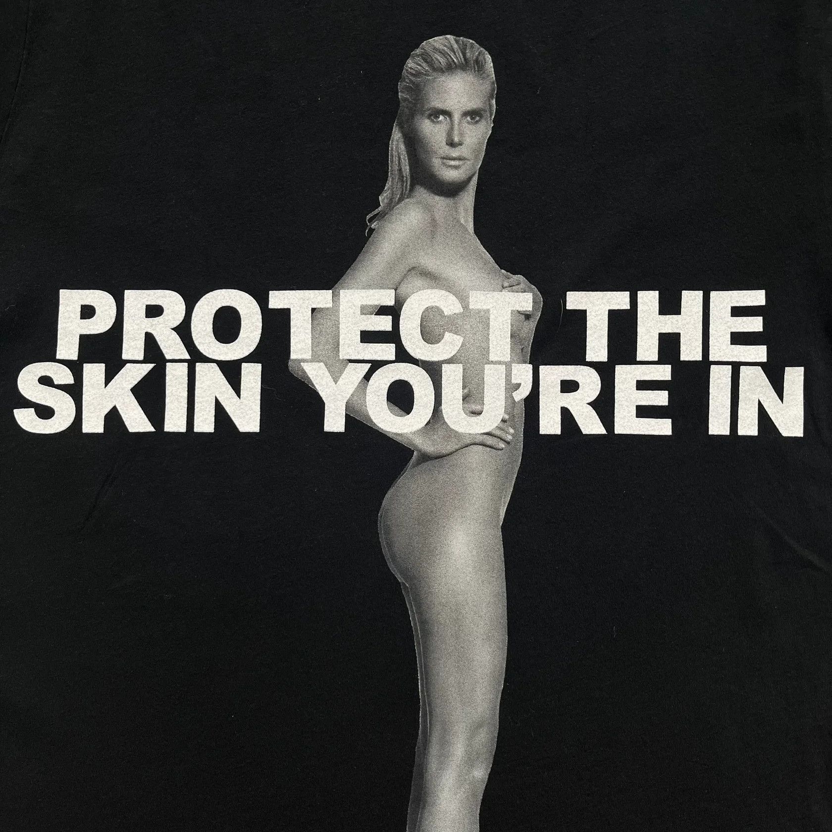 Marc Jacobs Marc Jacobs 2010's Protect The Skin You're In Heidi Klum Tee Size US M / EU 48-50 / 2 - 3 Thumbnail