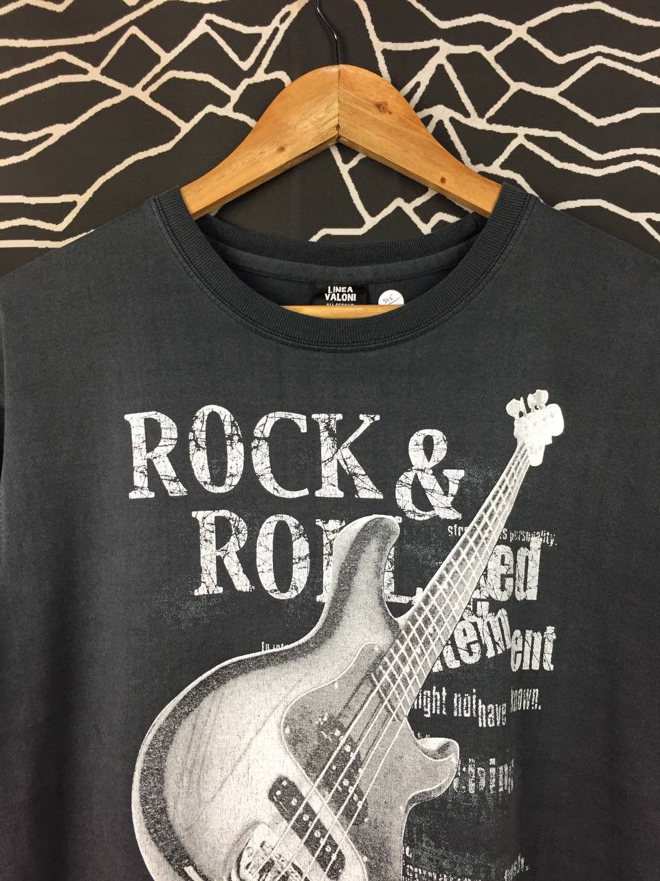 Japanese Brand Linea Valoni Japan Rock & Roll Bass Guitar Graphic Tee Size US L / EU 52-54 / 3 - 3 Thumbnail