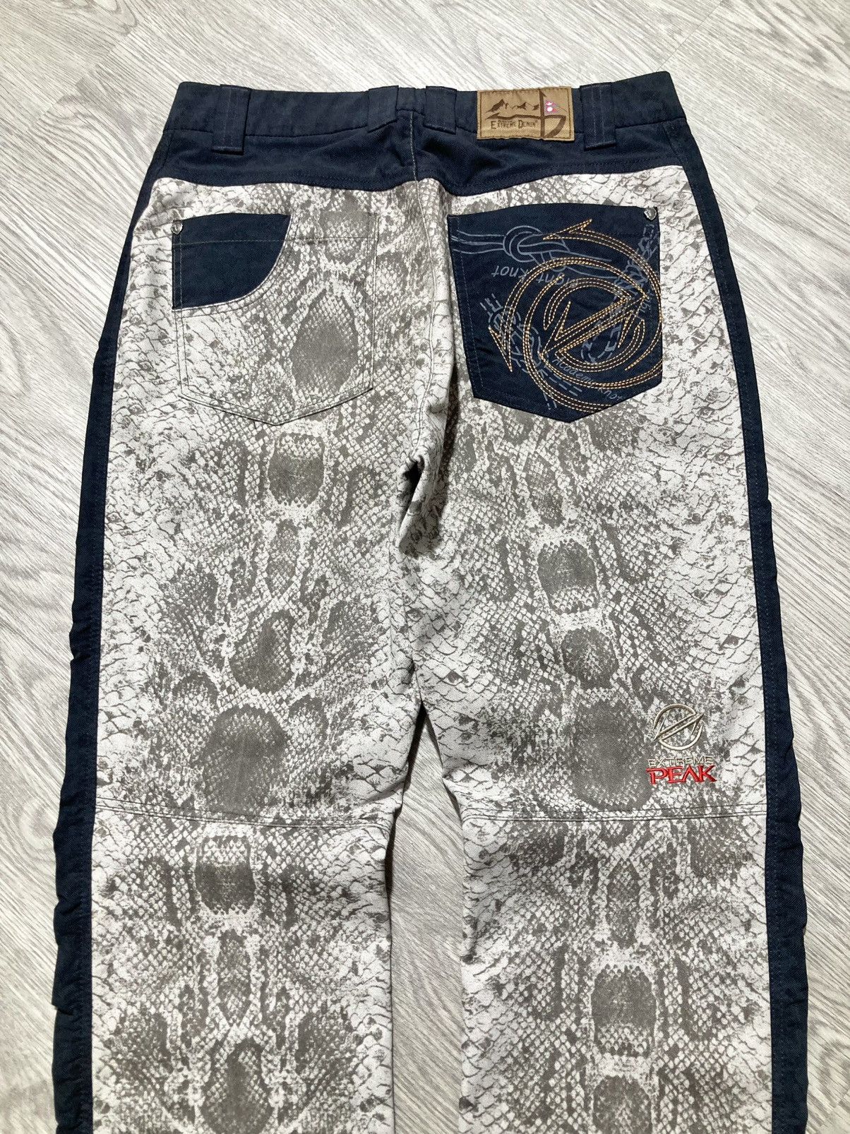 Japanese Brand 2000s BlackYak Snake Skin Pattern Nylon Outdoor Pants Size US 27 - 9 Thumbnail