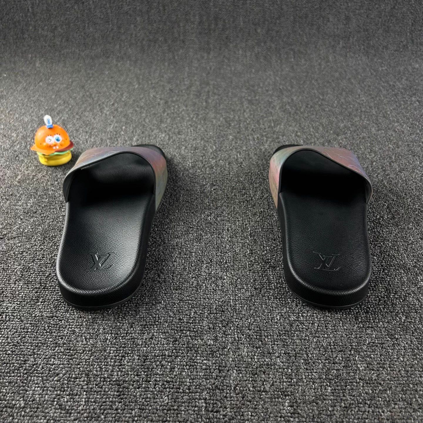 Louis Vuitton Louis Vuitton Rainbow Logo Slides Size 43 Size US 9 / EU 42 - 5 Thumbnail