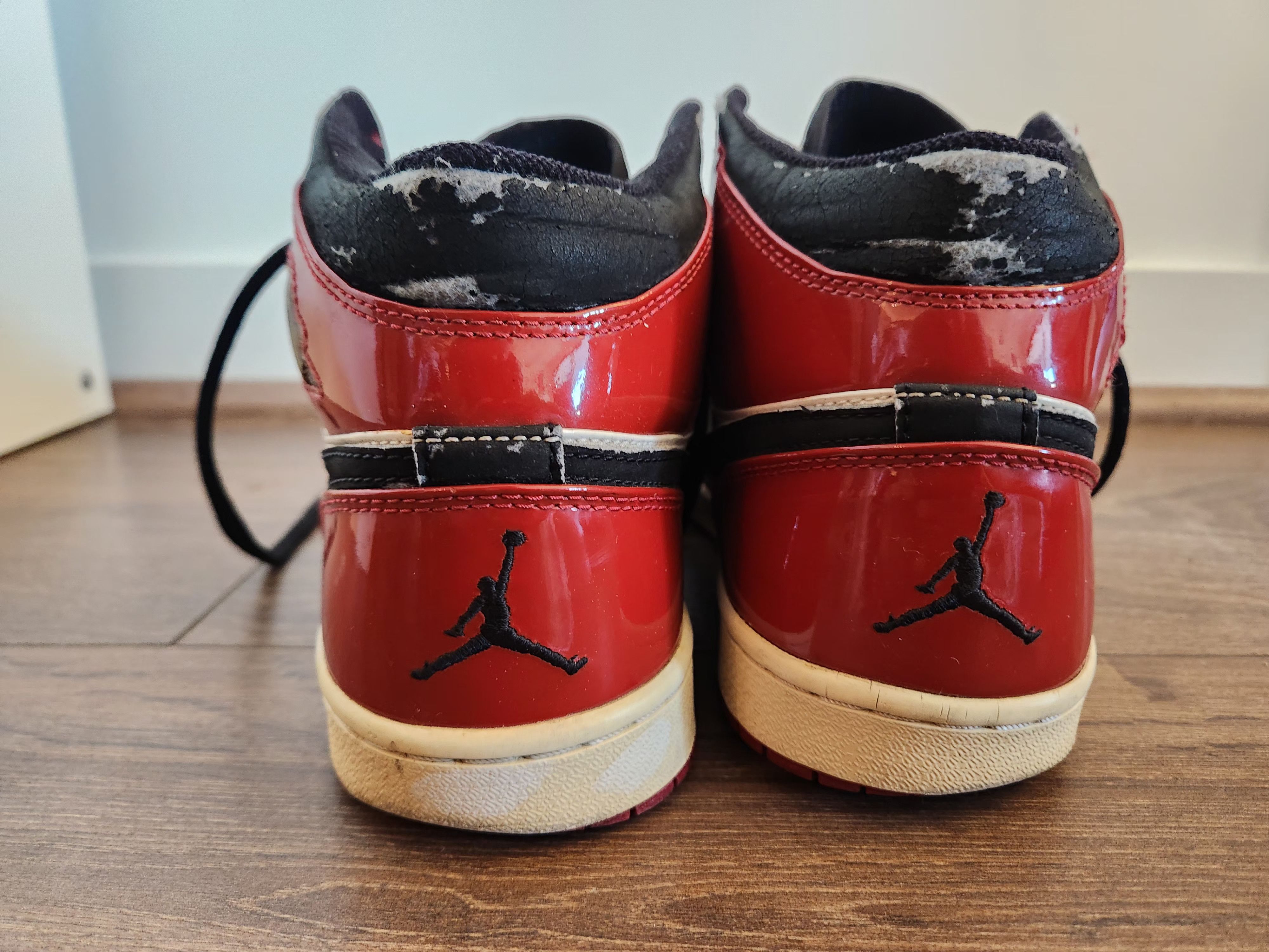 Jordan Brand × Nike 2003 Nike Air Jordan 1 Retro Chicago Patent Leather Size 11 Size US 11 / EU 44 - 3 Thumbnail