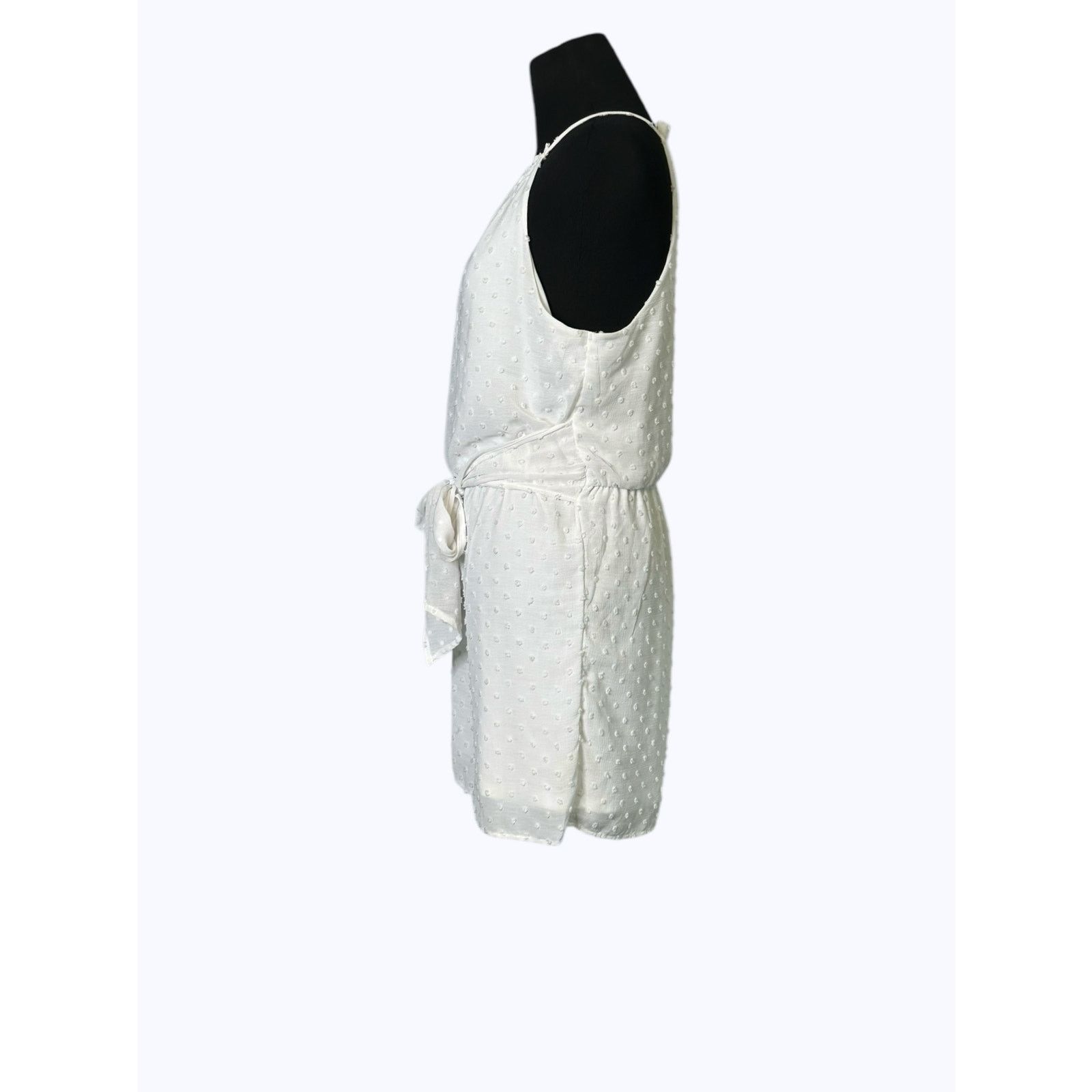 Bar III BAR III white swiss dot texture halter romper size Medium Size 28" / US 6 / IT 42 - 9 Thumbnail