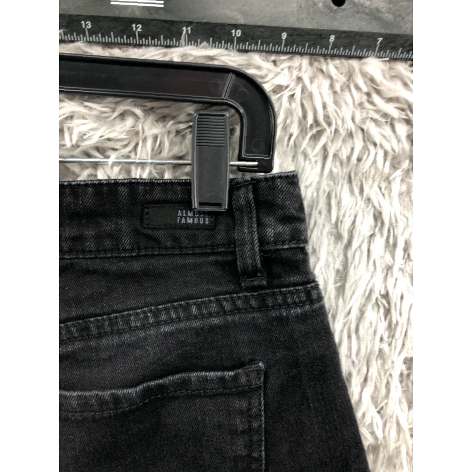 Almost Famous VINTAGE Almost Famous Dark Wash Black 2.0 Inseam 2.0 Denim 30 In Waist Juniors Size 13 Mid Rise Shorts Womens/Teenagers Right? Size 34" / US 12 / IT 48 - 5 Thumbnail